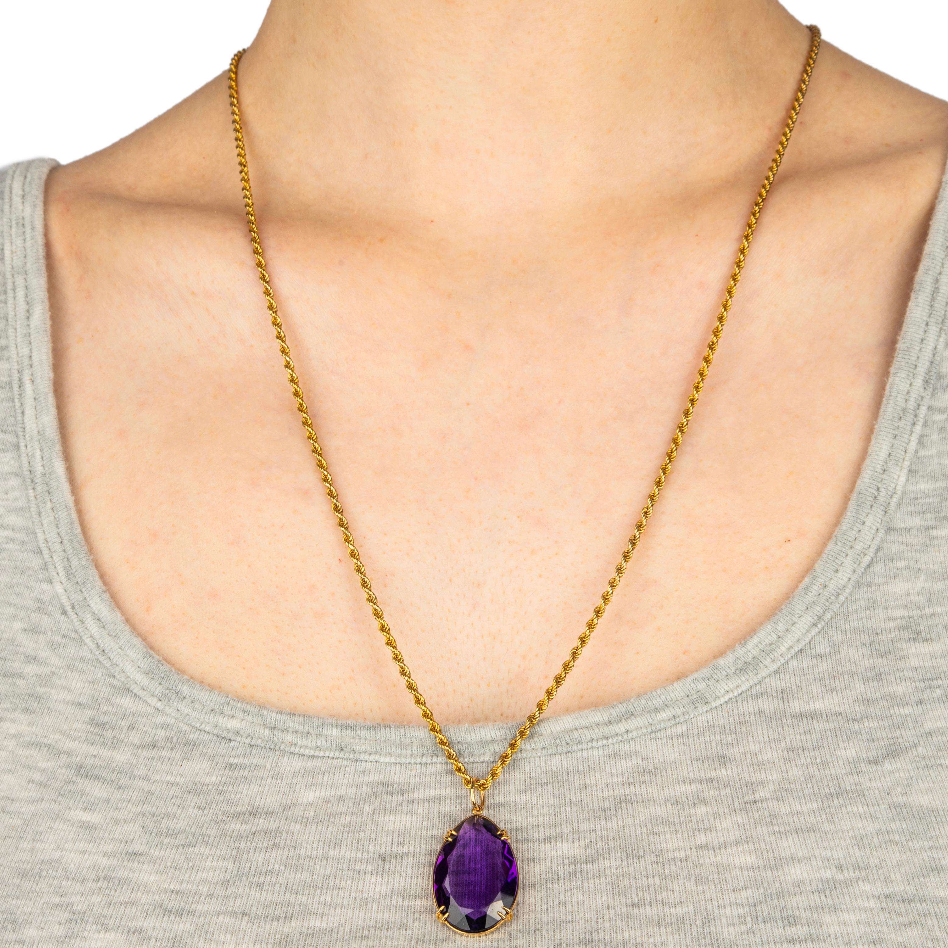 Schöne benutzerdefinierte Amethyst 18k Gelbgold Anhänger mit einer Träne Tropfen geformt facettierten Amethyst von tief violette Farbe, Lünette und Zacken in 18k Gelbgold mit kreisförmigen Aufhängering, um die meisten Ketten unterzubringen gesetzt.