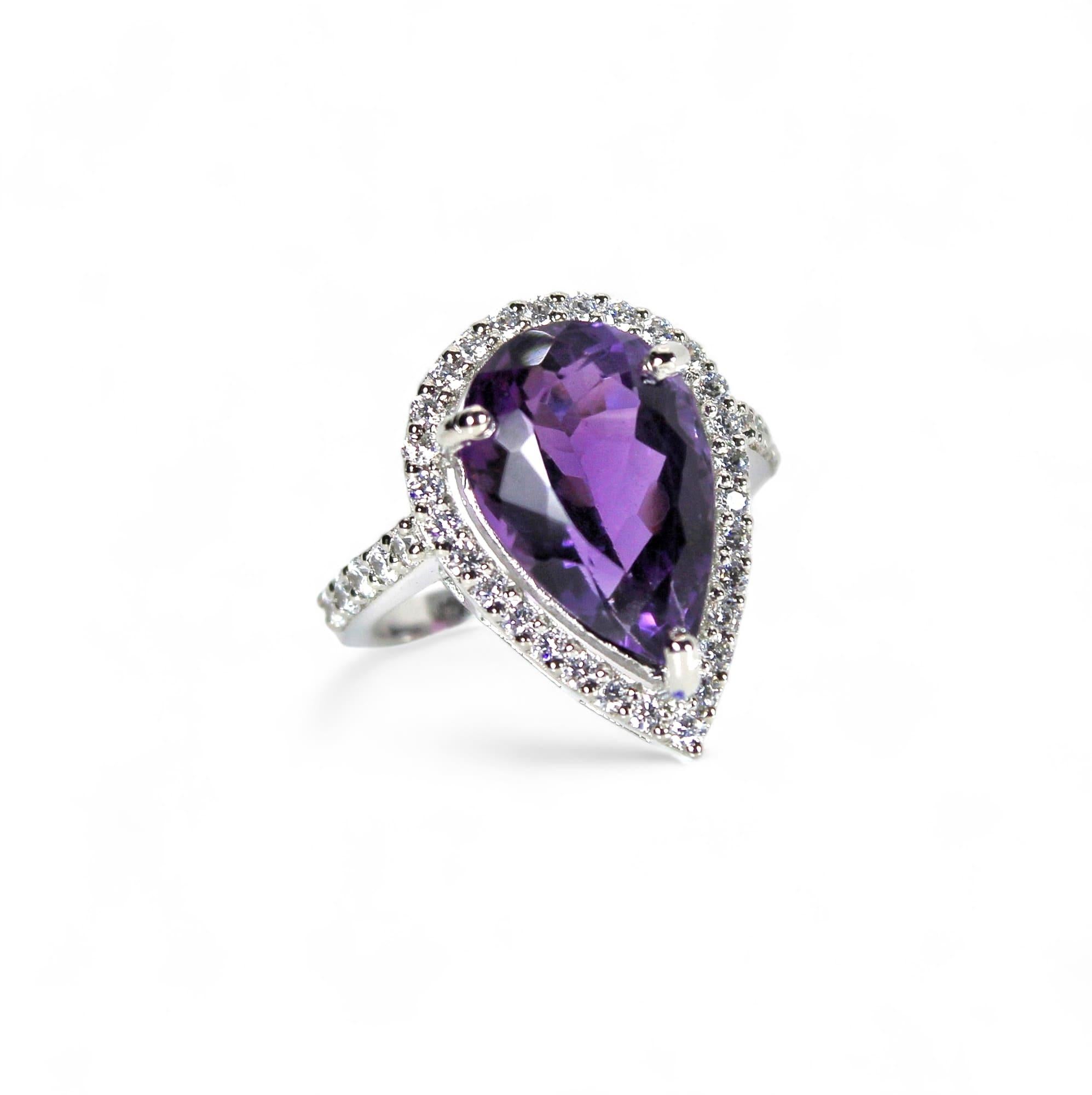 Einzelheiten zum Produkt:

Metall - Silber
Indische Ringgröße - 11
Produkt Bruttogewicht - 5 Gramm
Edelstein - Natürlicher Amethyst
Gewicht des Steins - 5.95 Karat
Steinform - Birne
Größe der Steine - 15 x 9 mm

Dem Amethyst-Edelstein wird eine