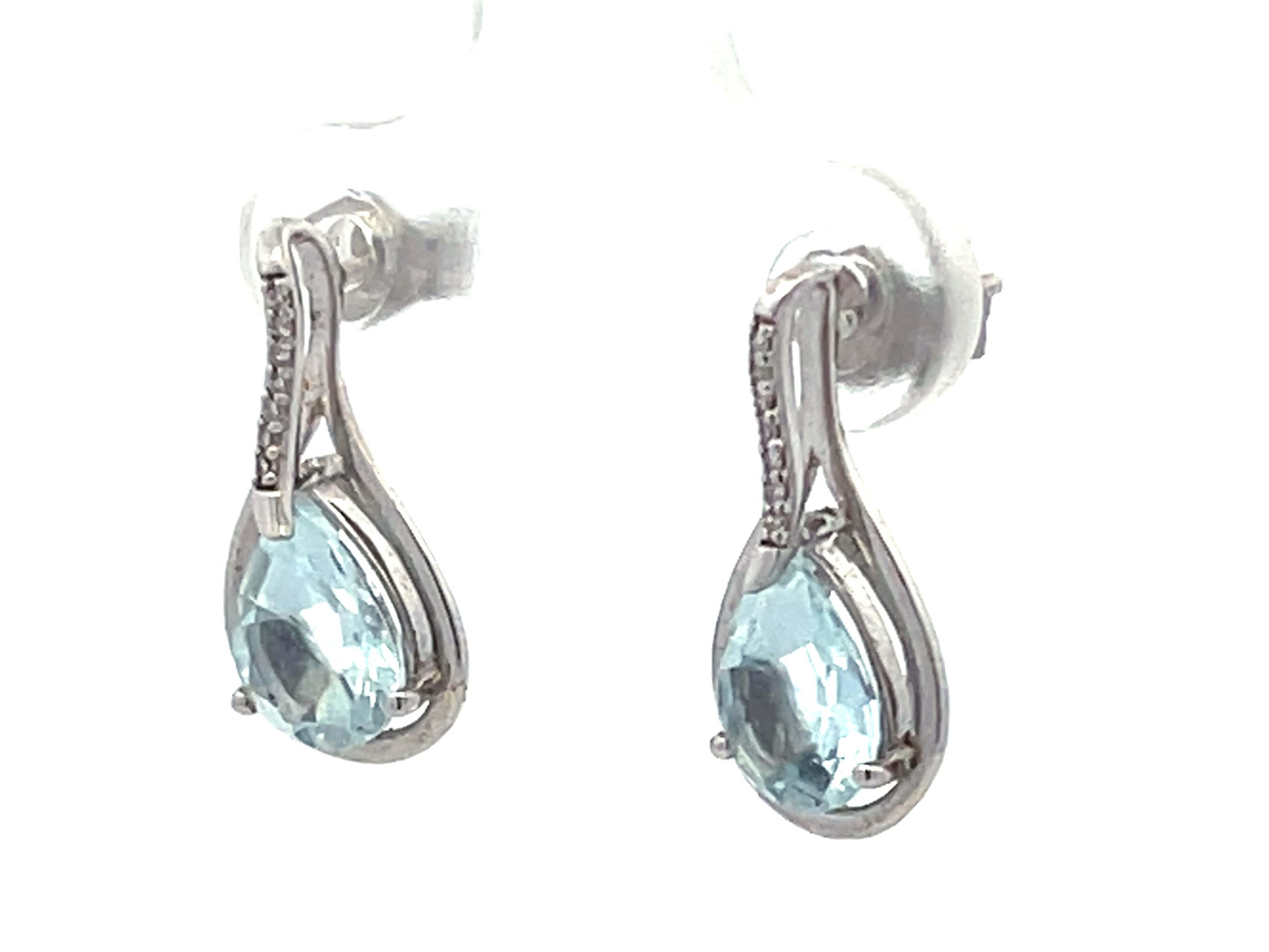 Pear Shaped Aquamarine and Diamond Drop Earrings in 14k White Gold  In Excellent Condition For Sale In Honolulu, HI