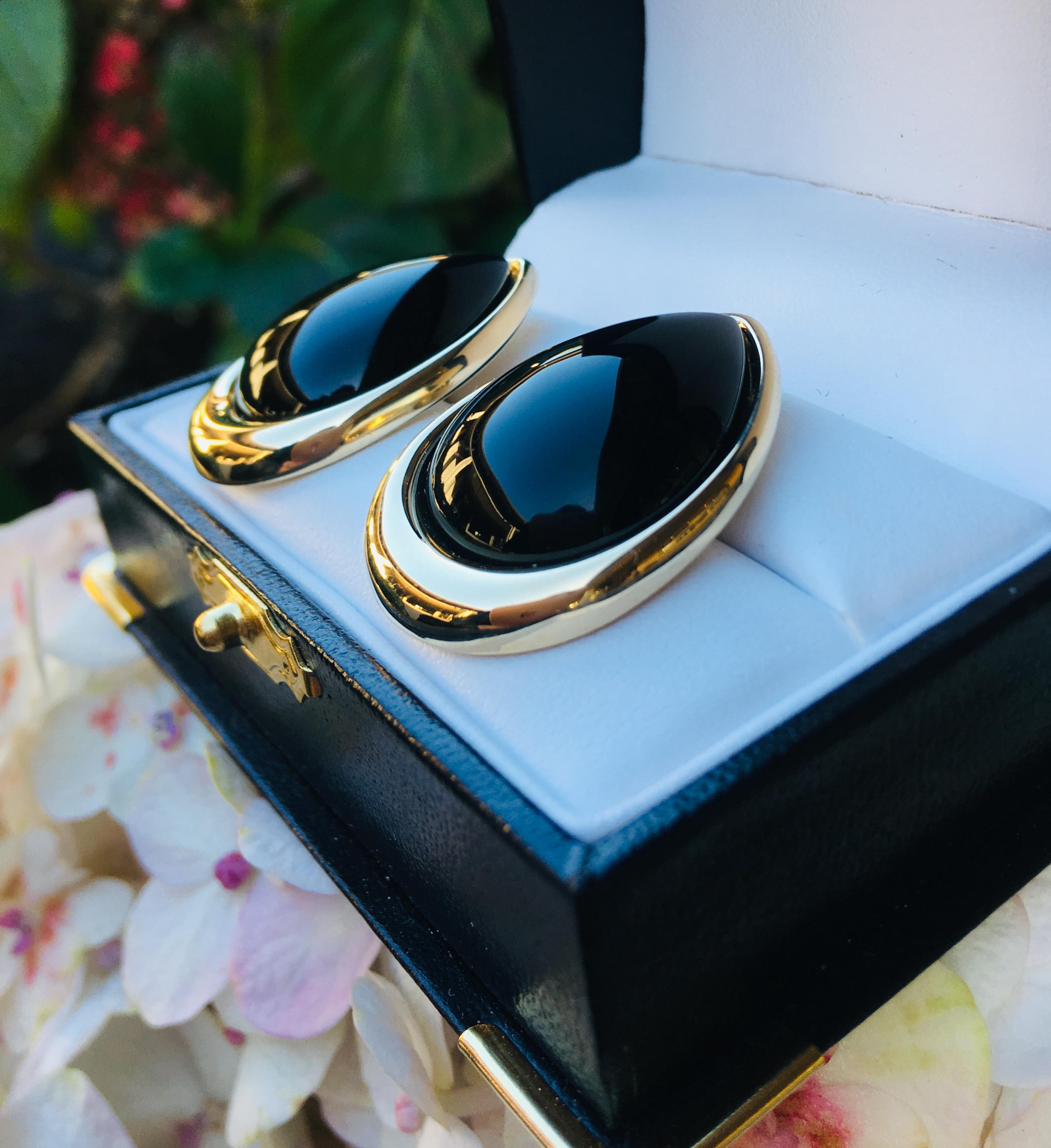 Contemporary Pear Shaped Black Onyx 14 Karat Yellow Gold Earrings Peter Brams Designs