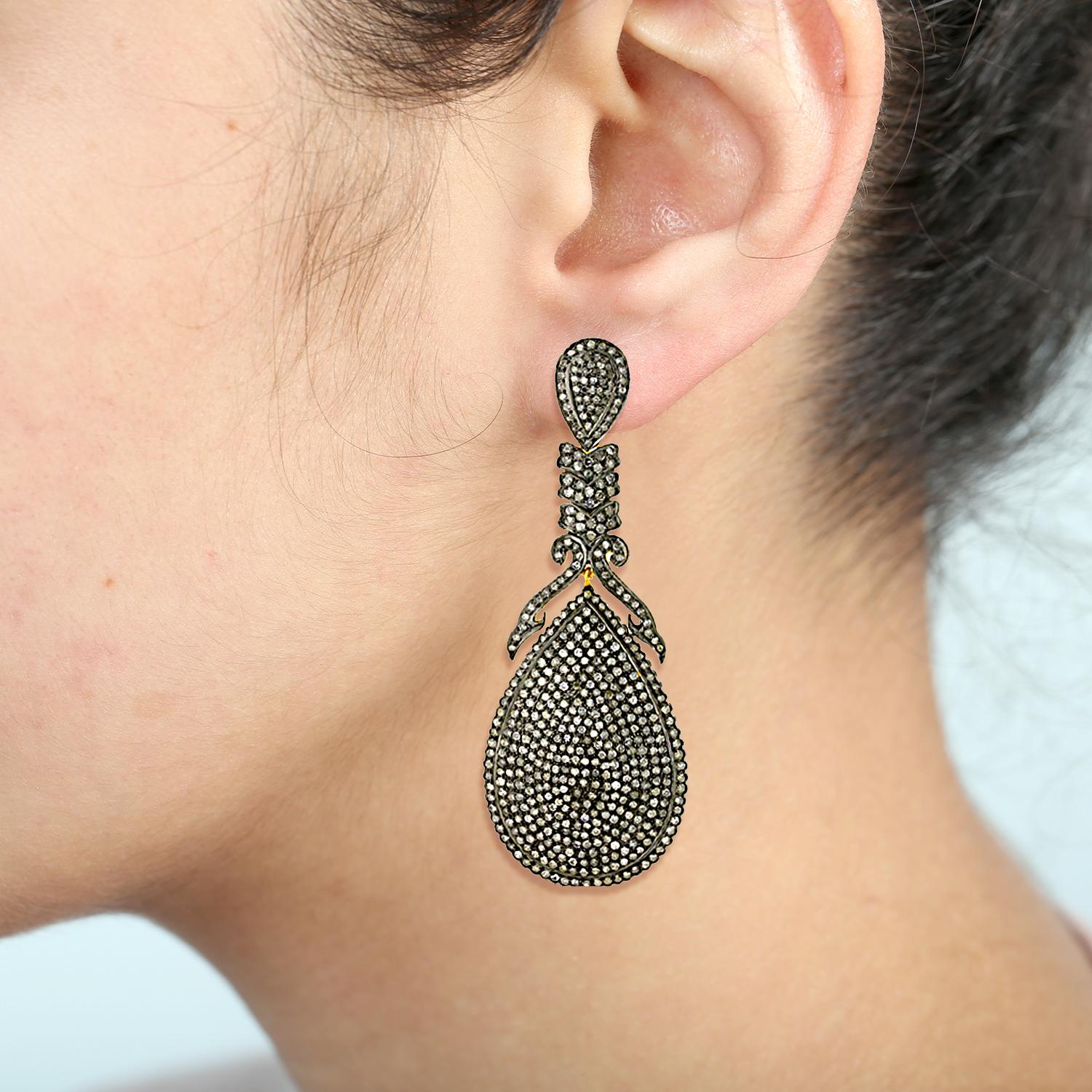 14kt Gold :1.5g,
Diamond:9.7ct
Silver-24.82g
