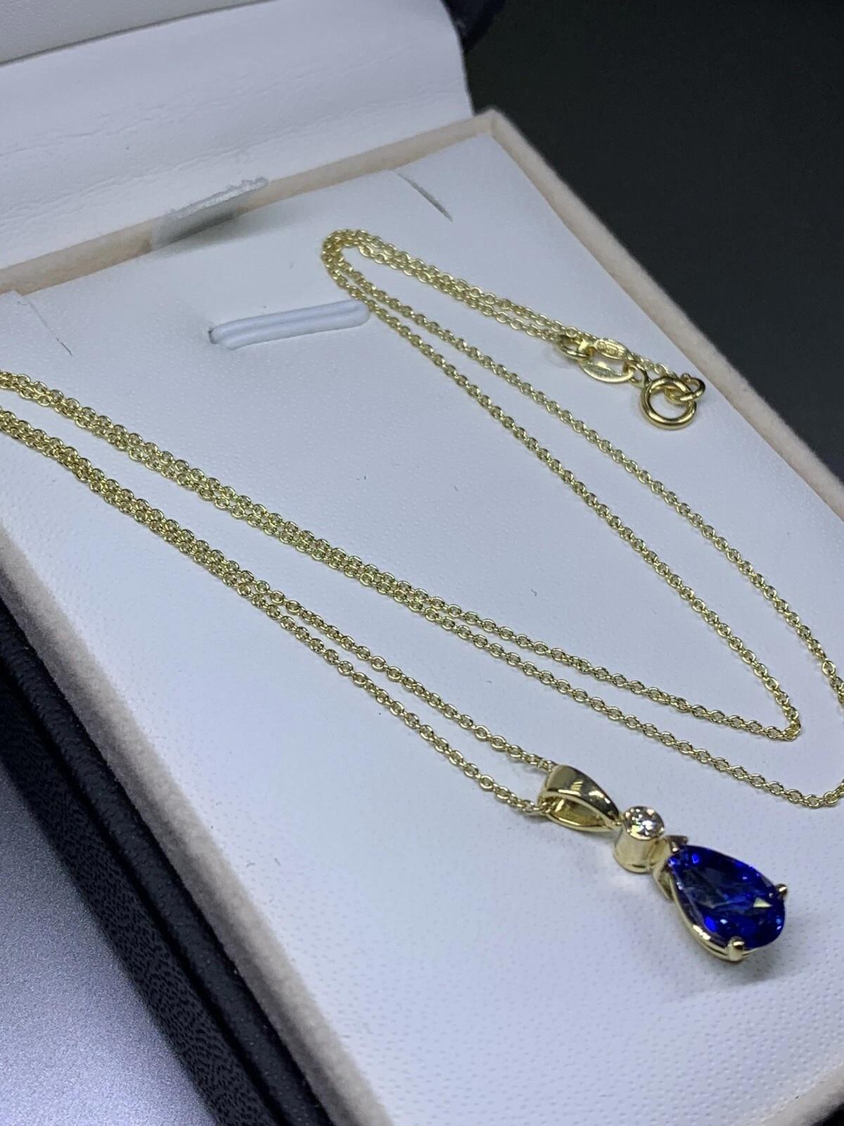 Pear Cut Pear-shaped blue sapphire and diamond pendant necklace 18k yellow gold For Sale