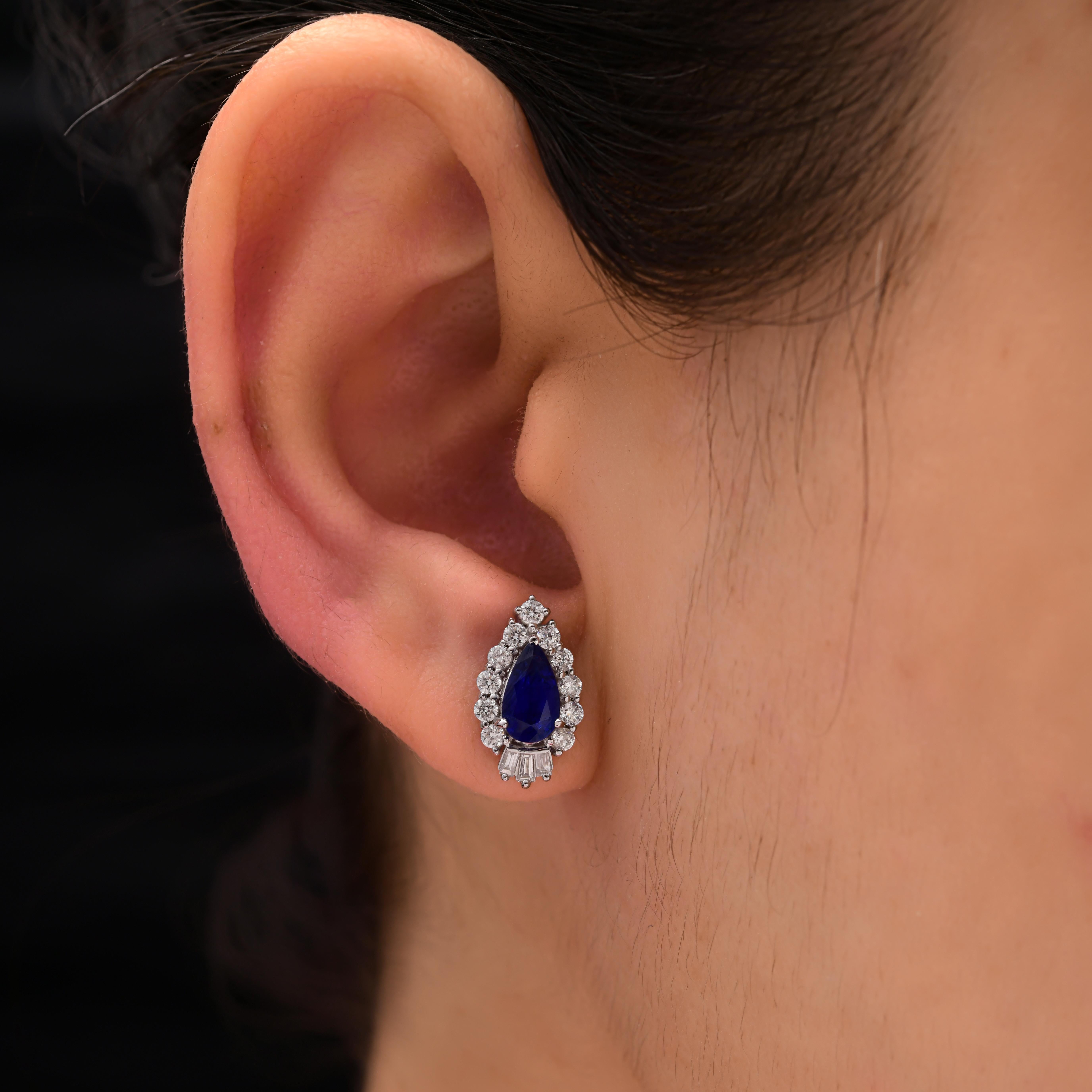 Pear Shaped Blue Sapphire Minimal Stud Earrings Halo Diamonds 18k White Gold In New Condition For Sale In Diera, Dubai