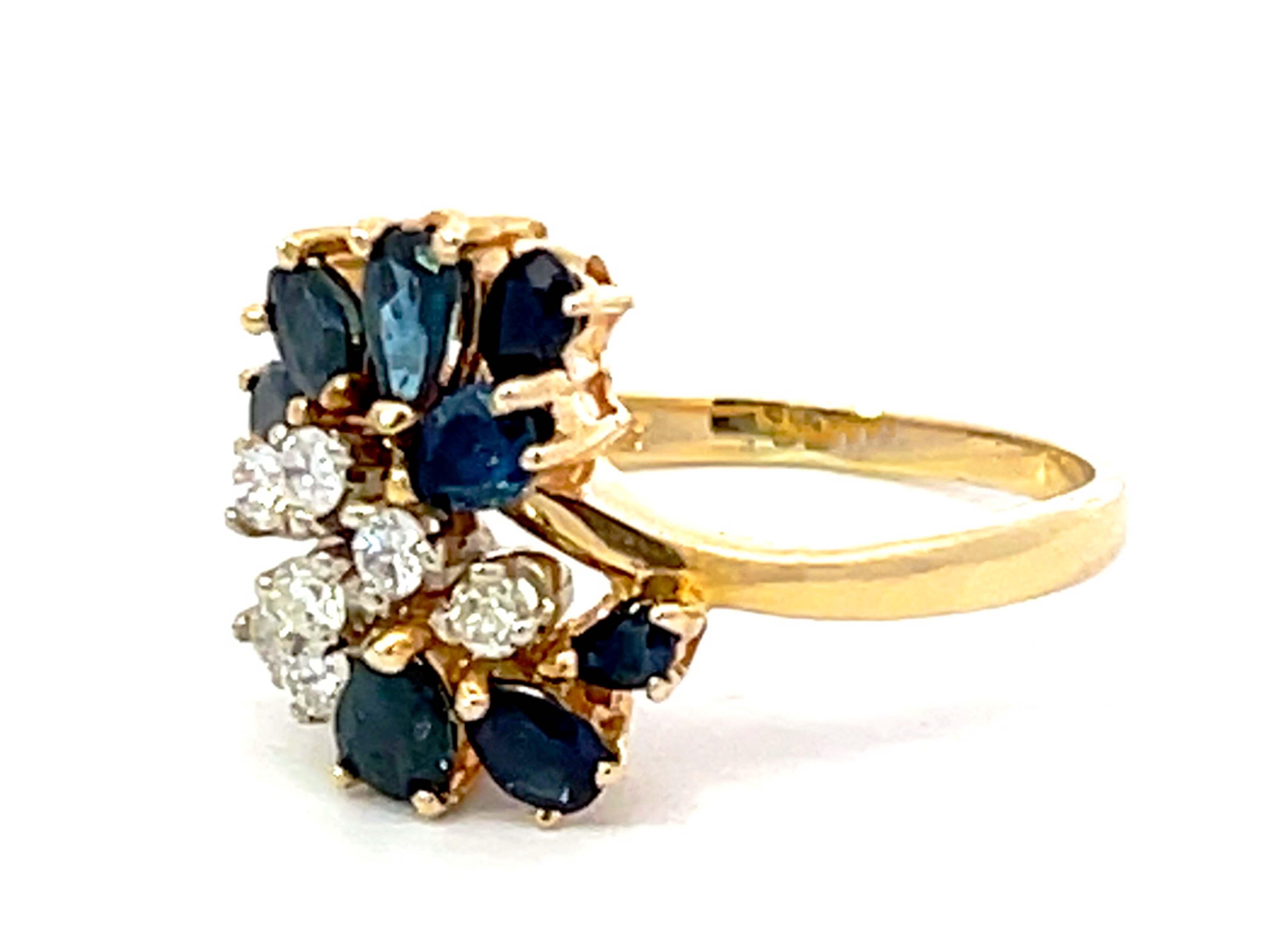 Ring aus 14 Karat Gelbgold mit birnenförmigen blauen Saphiren und Diamanten (Tropfenschliff) im Angebot