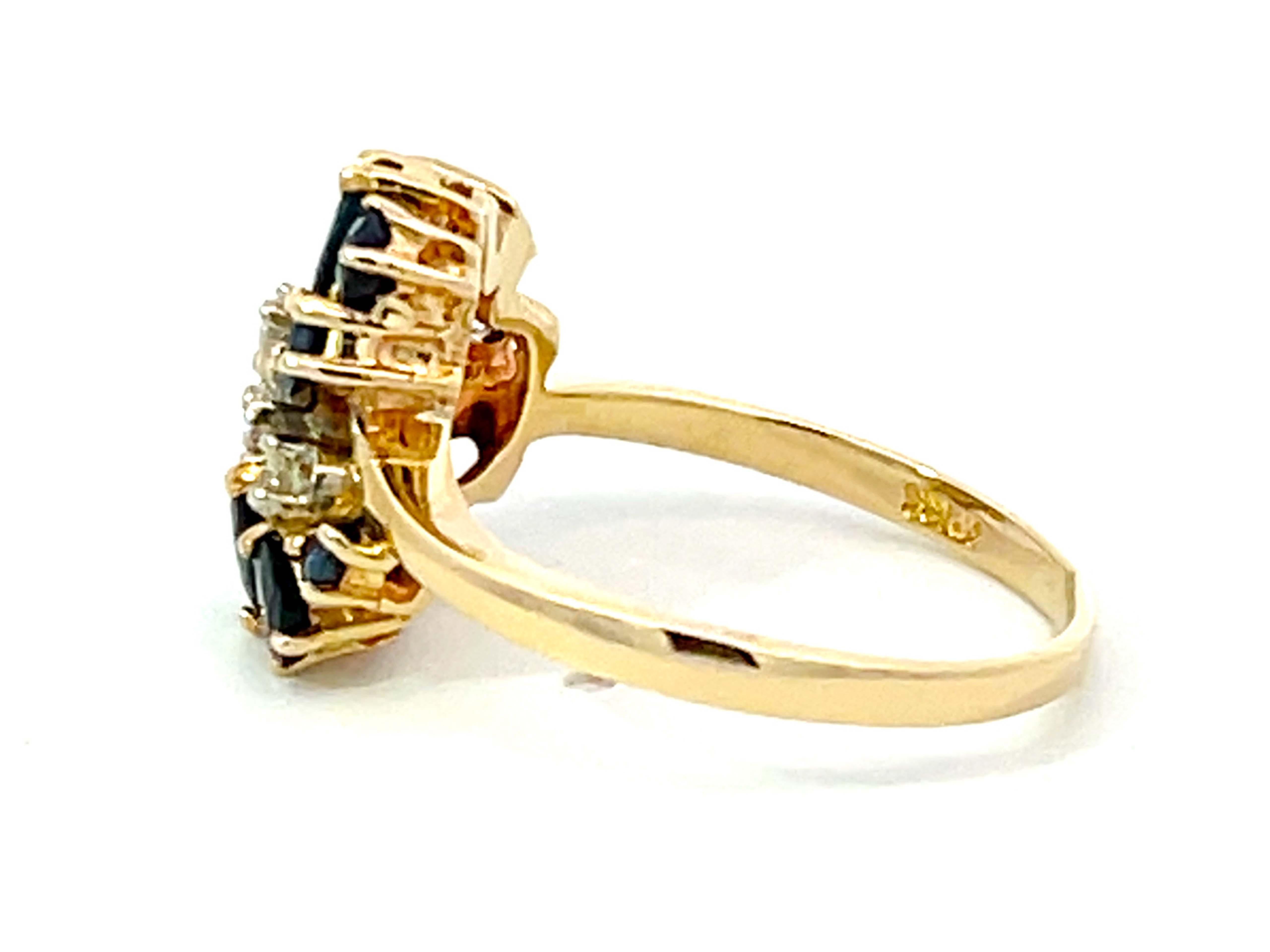 Ring aus 14 Karat Gelbgold mit birnenförmigen blauen Saphiren und Diamanten für Damen oder Herren im Angebot