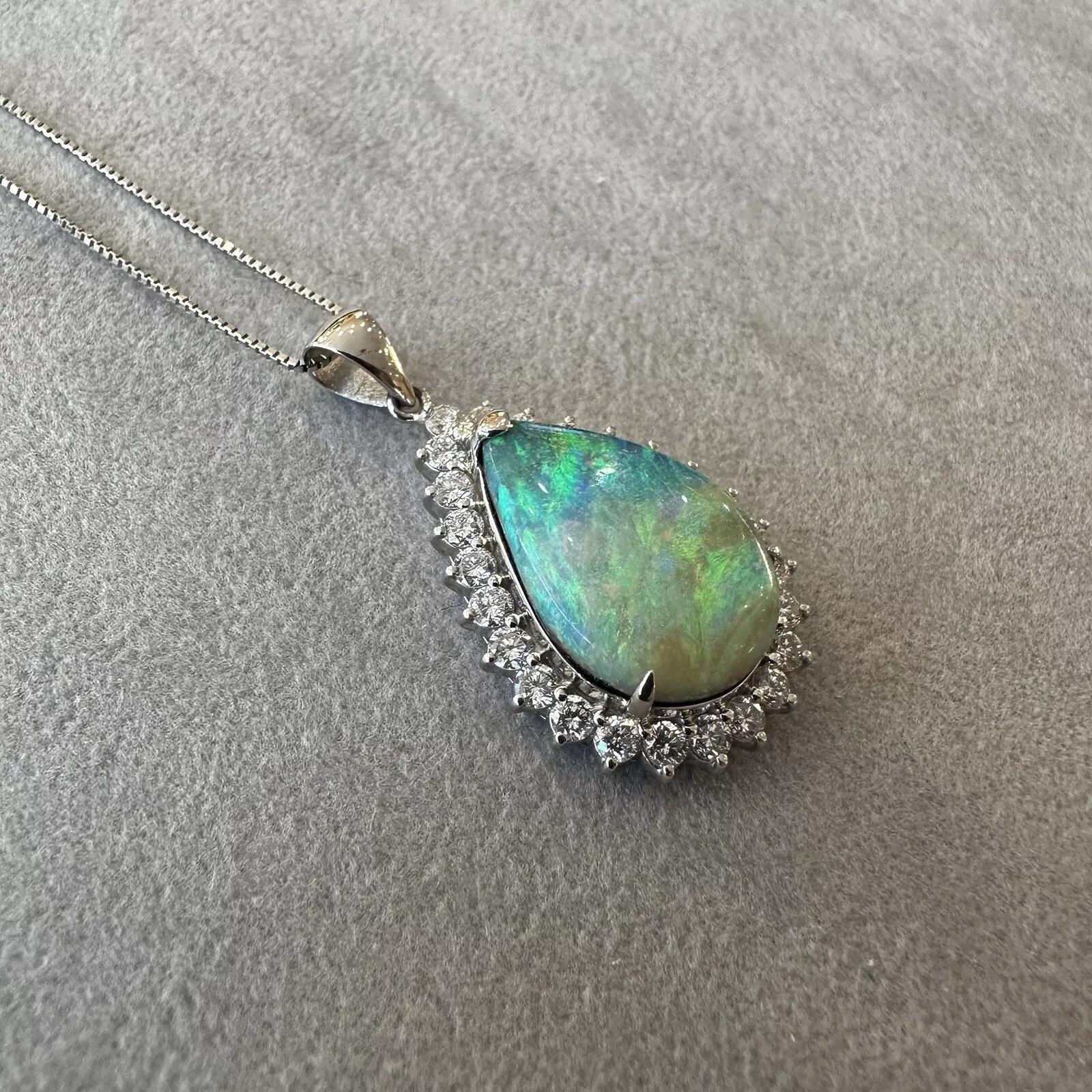 Taglio a goccia Collana con ciondolo Boulder Opale e diamanti a forma di pera in platino in vendita