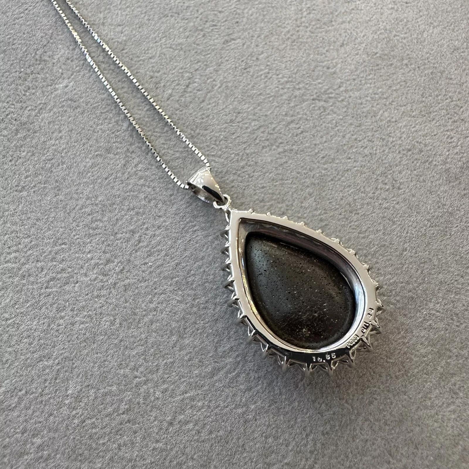Collana con ciondolo Boulder Opale e diamanti a forma di pera in platino In condizioni ottime in vendita a La Jolla, CA