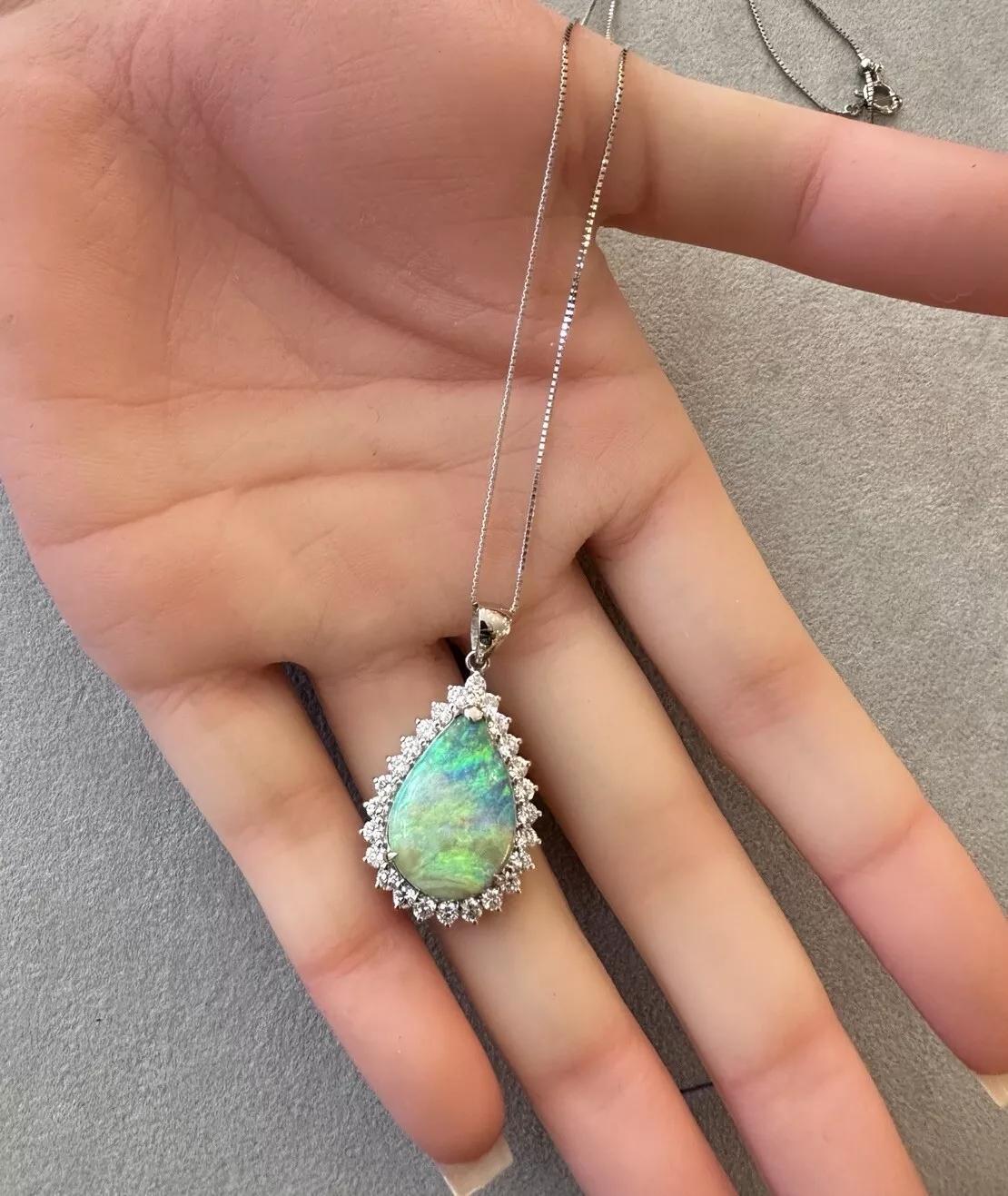 Collana con ciondolo Boulder Opale e diamanti a forma di pera in platino in vendita 1