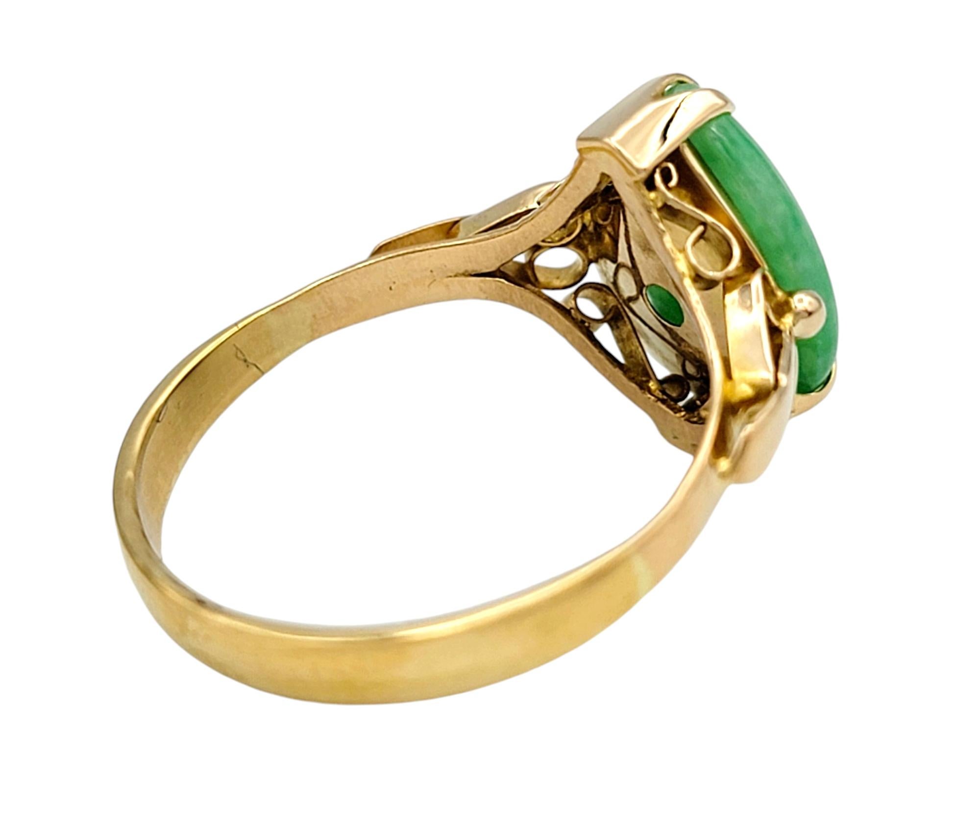Birnenförmiger Cabochon gefärbter Jadeit Vintage 18 Karat Gelbgold Ring im Zustand „Gut“ im Angebot in Scottsdale, AZ