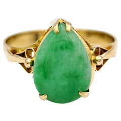 Birnenförmiger Cabochon gefärbter Jadeit Vintage 18 Karat Gelbgold Ring