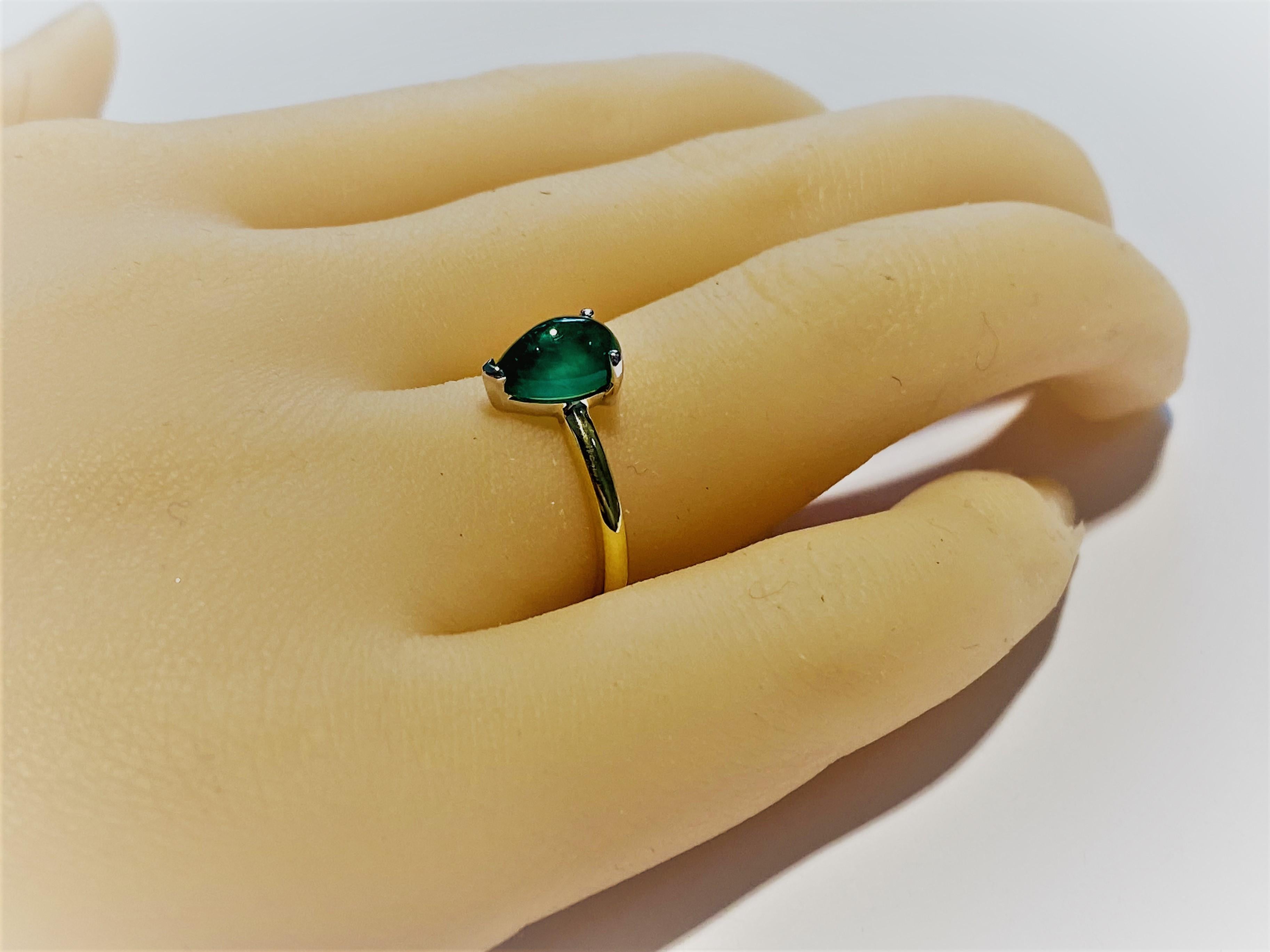 Pear Shaped Cabochon Emerald Solitaire Yellow Gold Cocktail Ring In New Condition In New York, NY