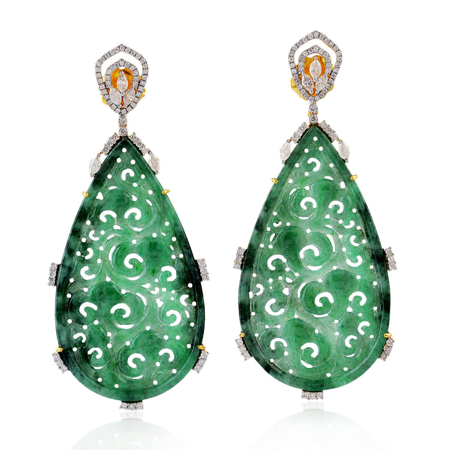 Mixed Cut Pear Shaped Carved Jade Dangle Earring with Diamonds Made in 18k Yellow Gold For Sale