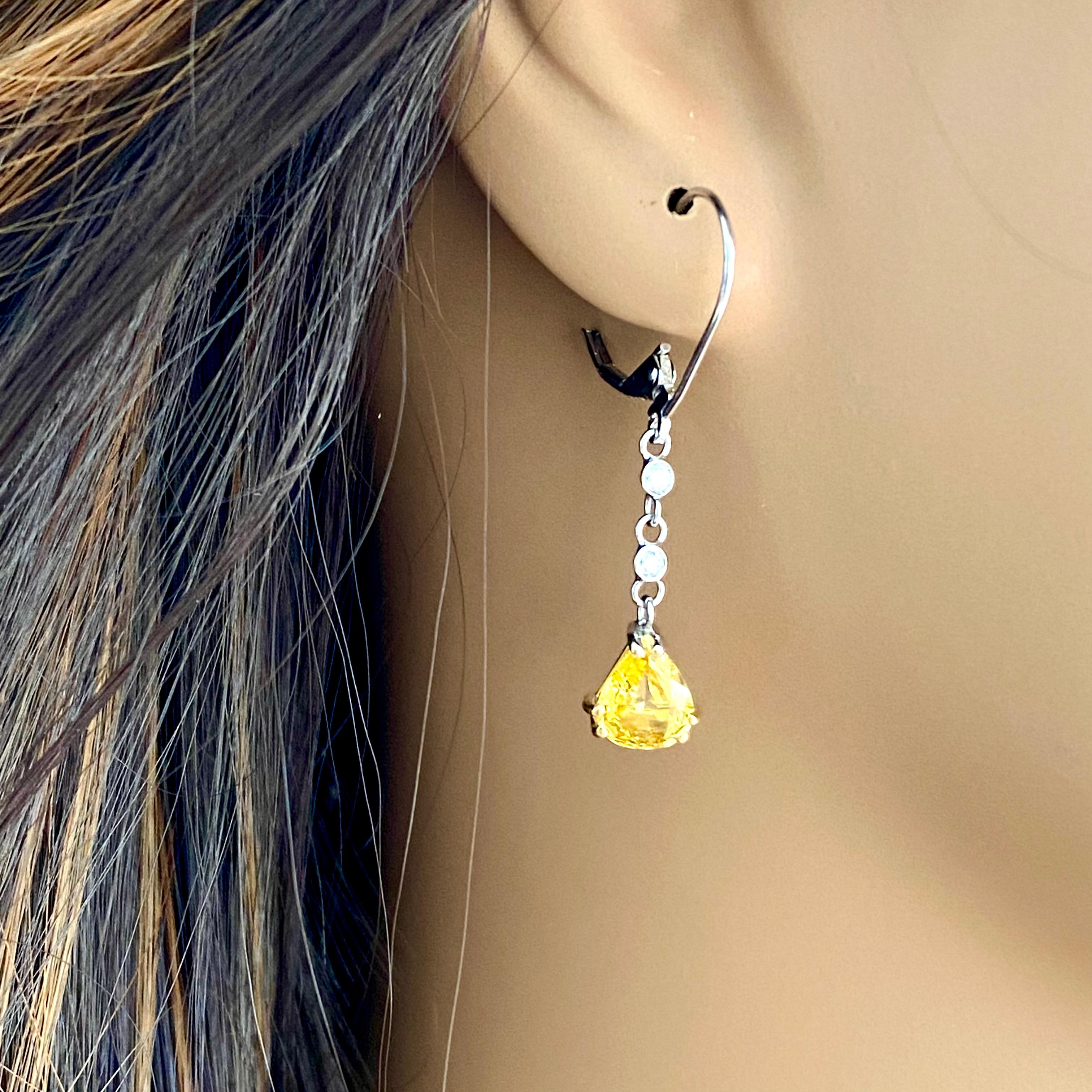 Ohrringe in Birnenform mit gelbem Ceylon-Saphir und Diamant in Gold mit Hebelverschluss 1