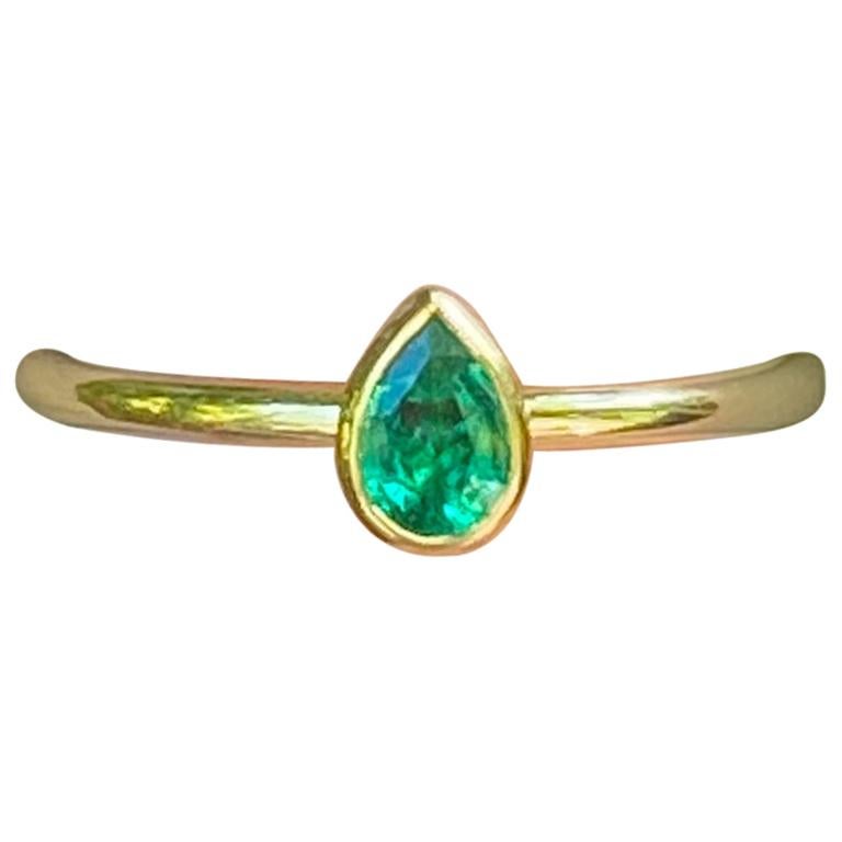 Pear Shaped Colombian Emerald 18 Karat Gold Stacking Engagement Ring For Sale