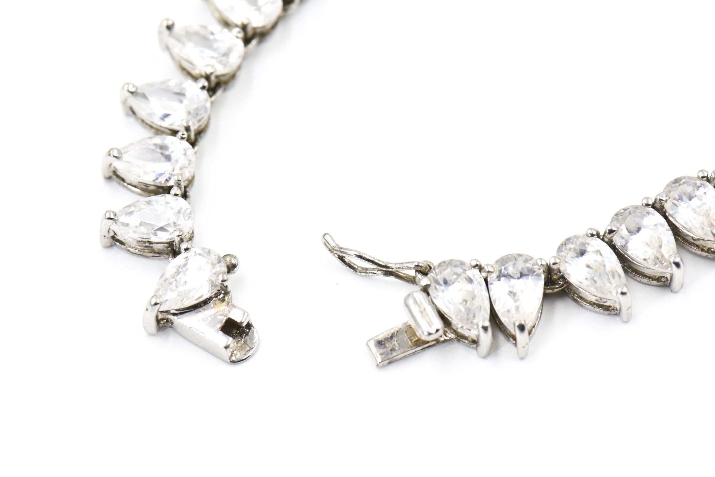 Statement-Halskette mit birnenförmigem kubistischem Zirkon aus CZ-Sterlingsilber im Angebot 6