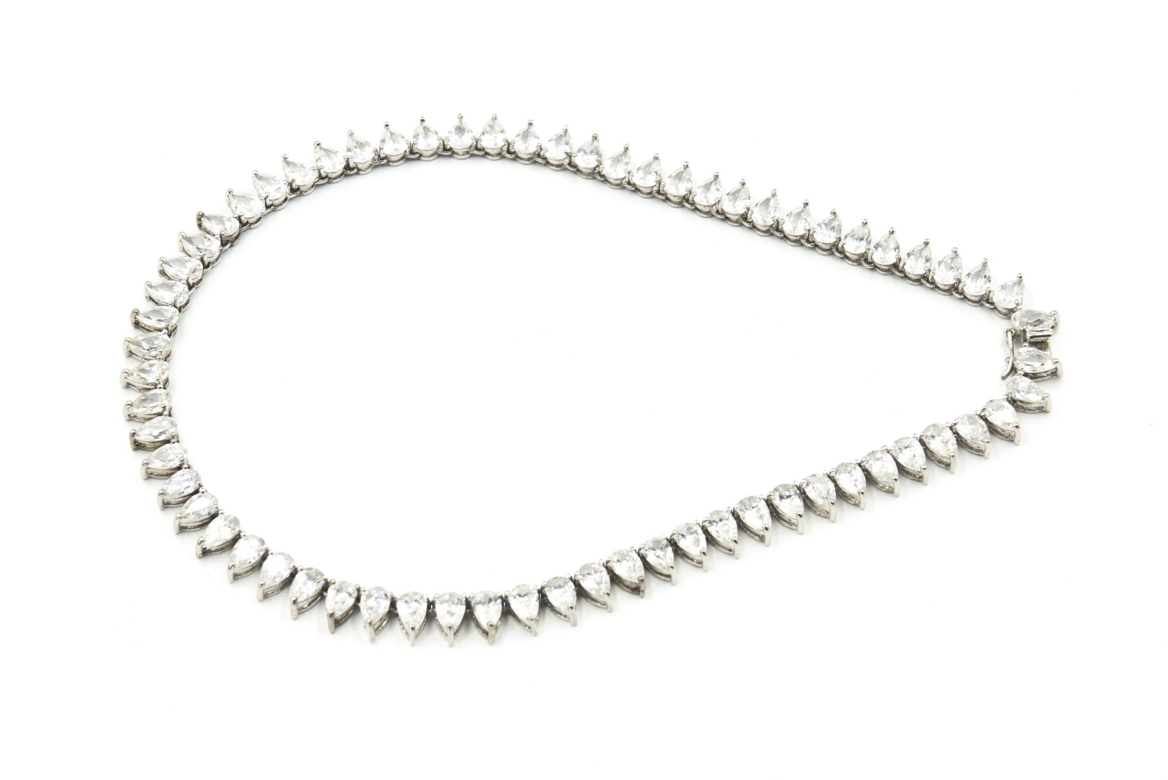Statement-Halskette mit birnenförmigem kubistischem Zirkon aus CZ-Sterlingsilber Damen im Angebot