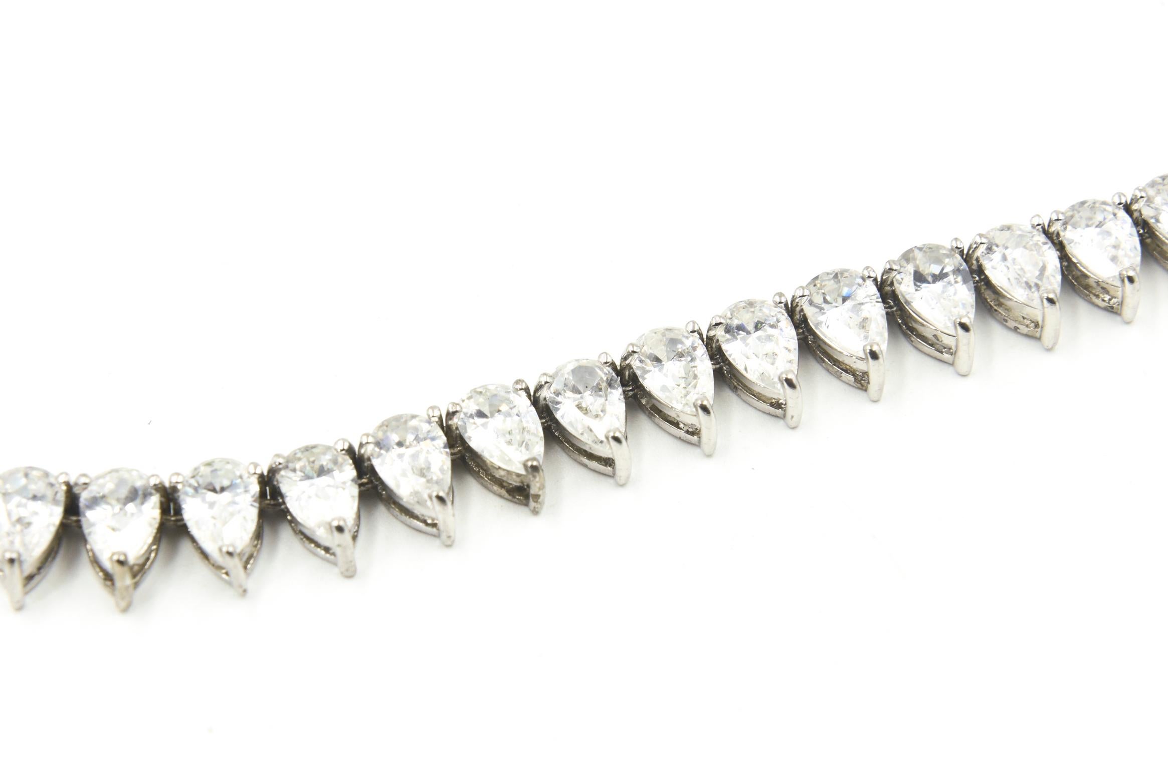 Statement-Halskette mit birnenförmigem kubistischem Zirkon aus CZ-Sterlingsilber im Angebot 1