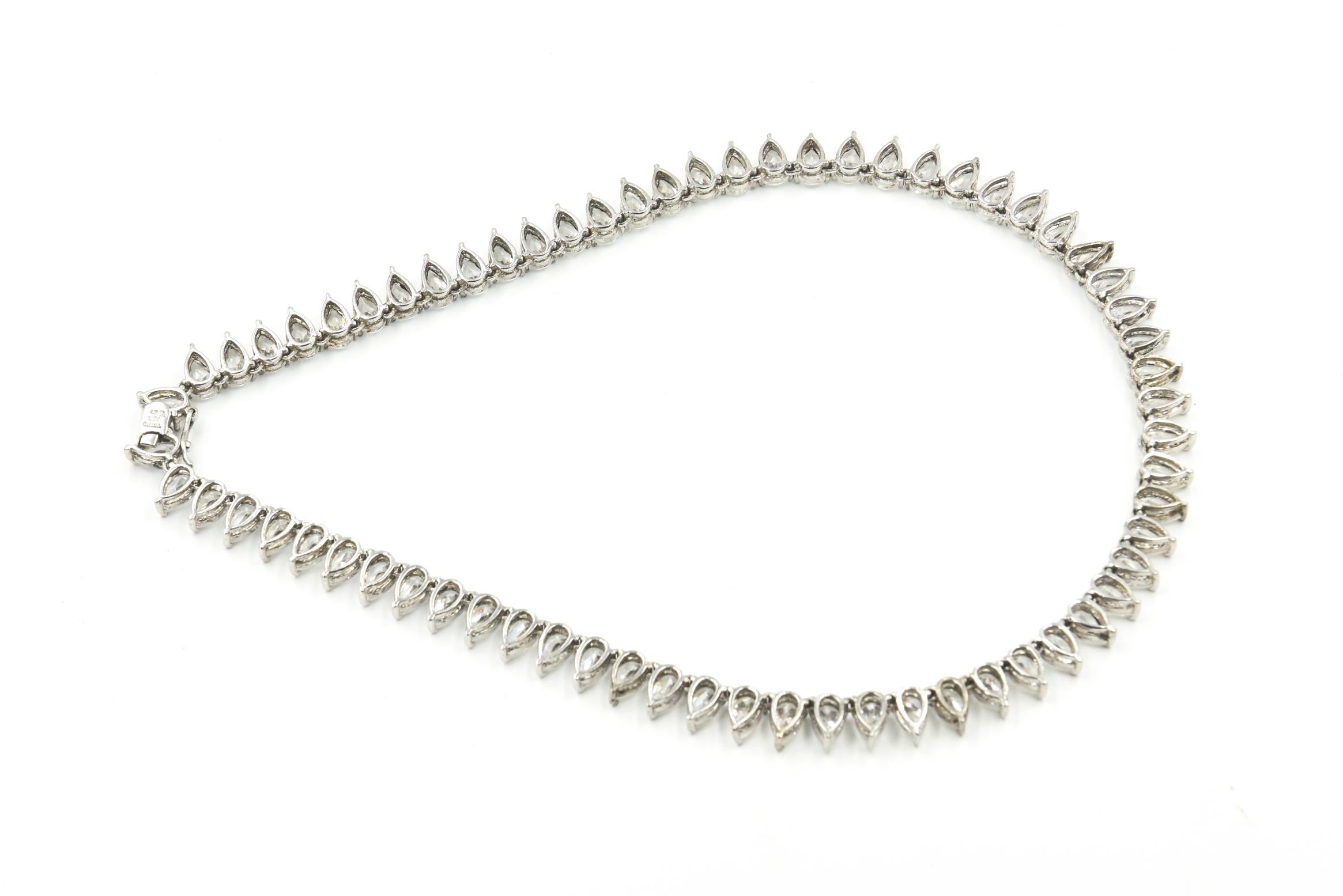 Collana a forma di pera con zirconia cubica in argento Sterling Tennis Line in vendita 3