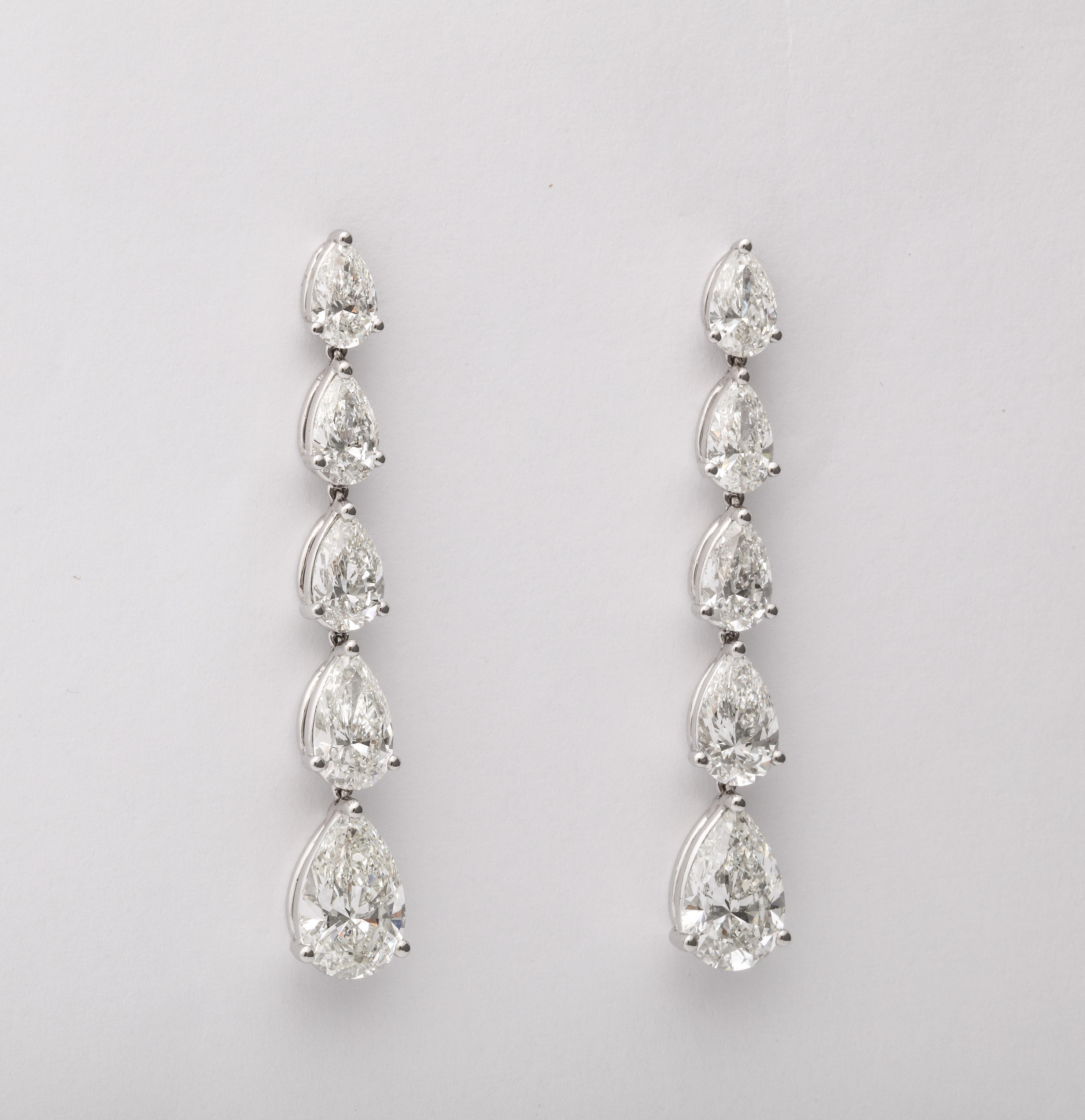 Women's Pear Shaped Diamond Dangle Drop Earrings  For Sale