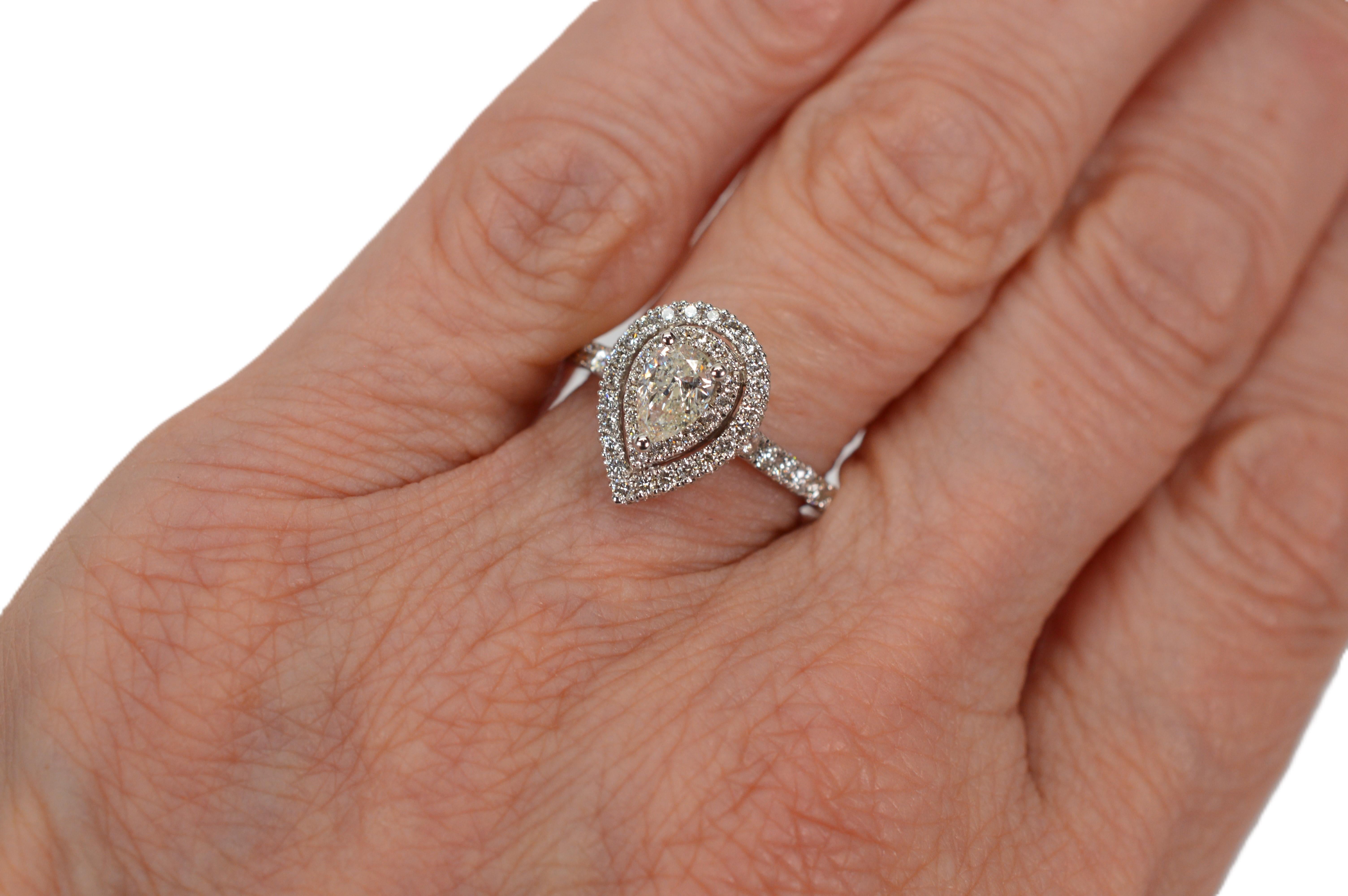 Anillo de compromiso de diamantes en forma de pera Vera Wang 1-1/5 CT TW Oro blanco de 14 quilates en venta 1