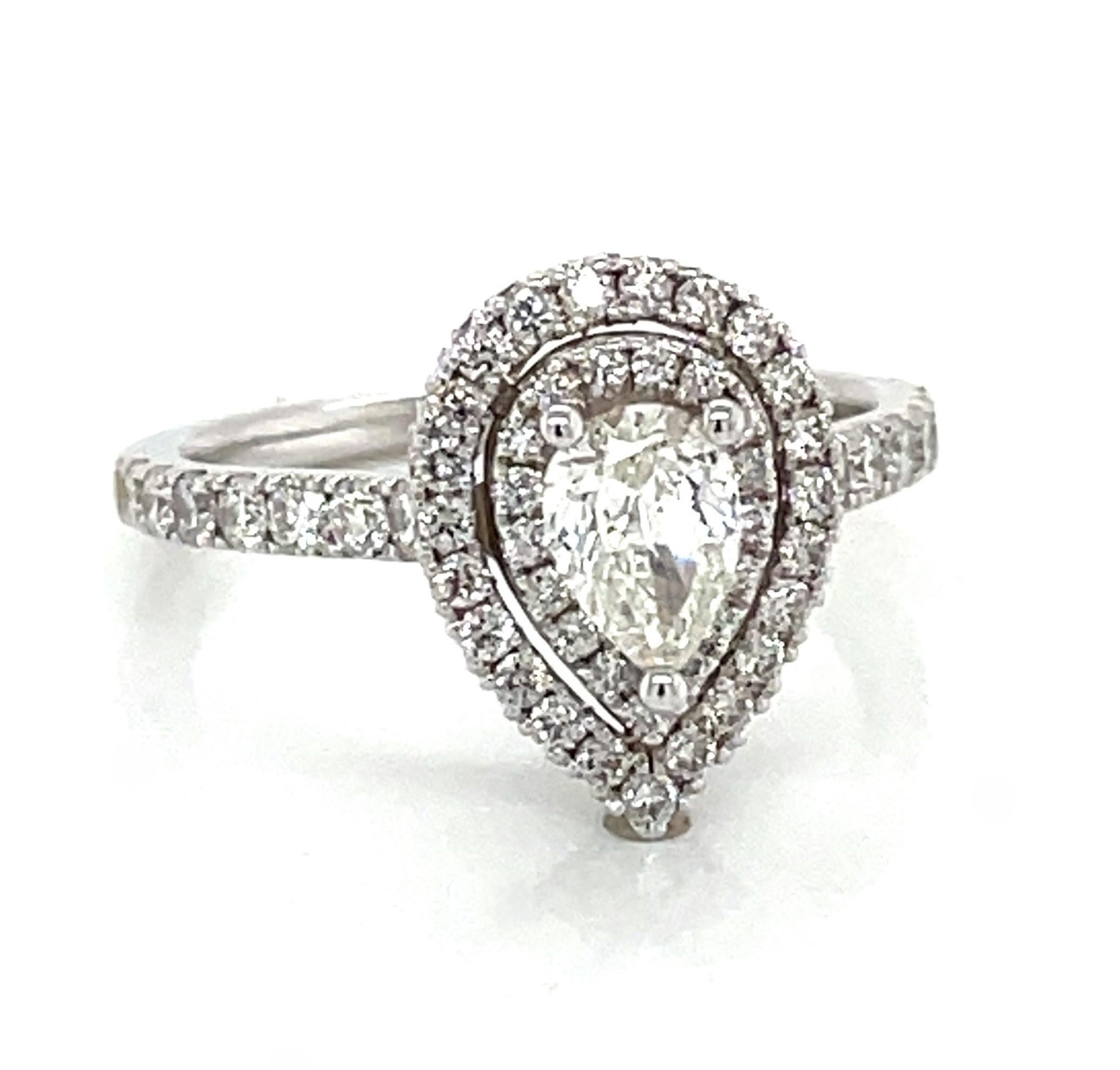 Anillo de compromiso de diamantes en forma de pera Vera Wang 1-1/5 CT TW Oro blanco de 14 quilates en venta 3