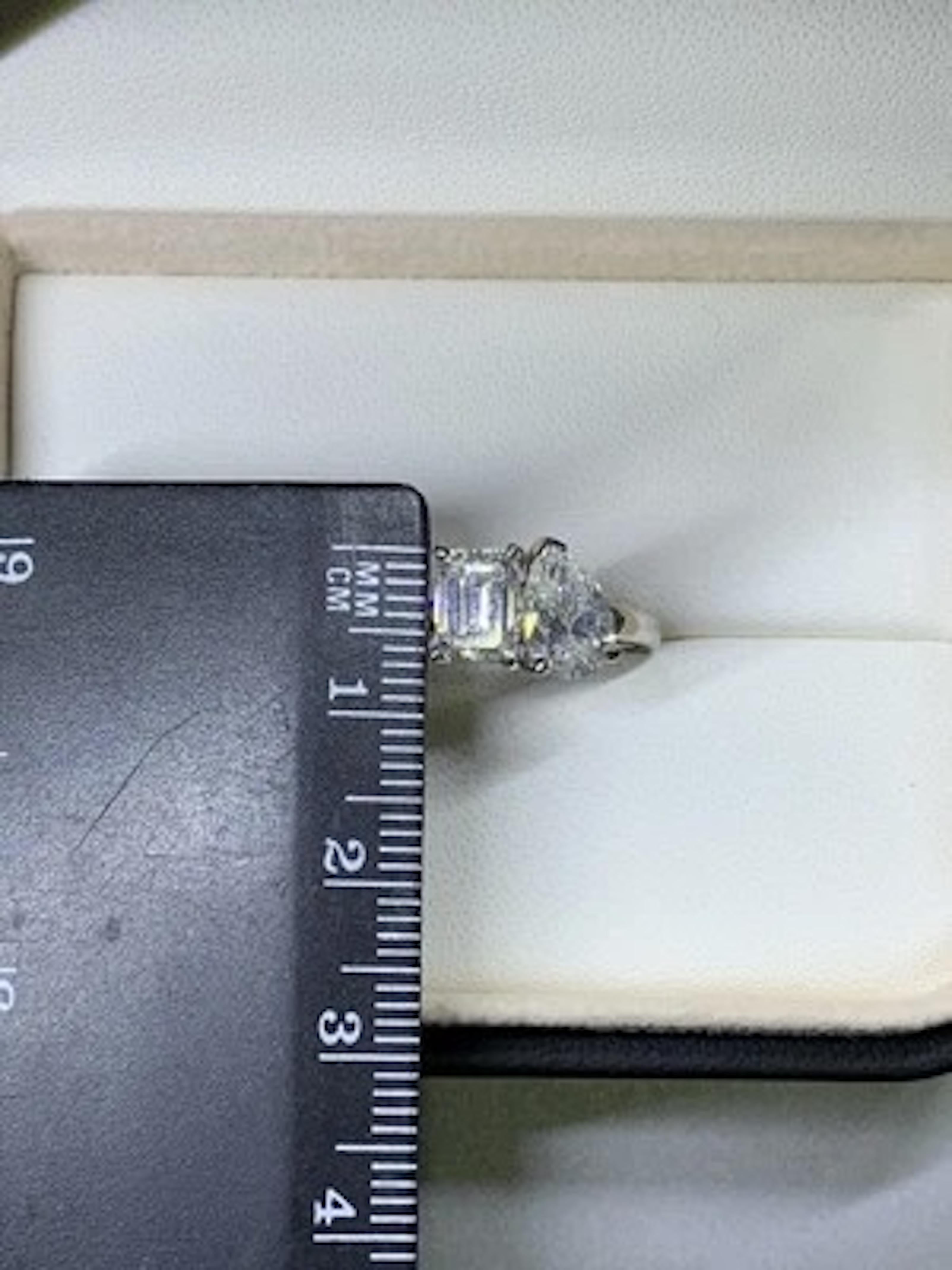 Pear shaped diamond GIA E SI1 0.91ct, emerald 0.95ct cut diamond GIA H VS1. In New Condition For Sale In London, GB