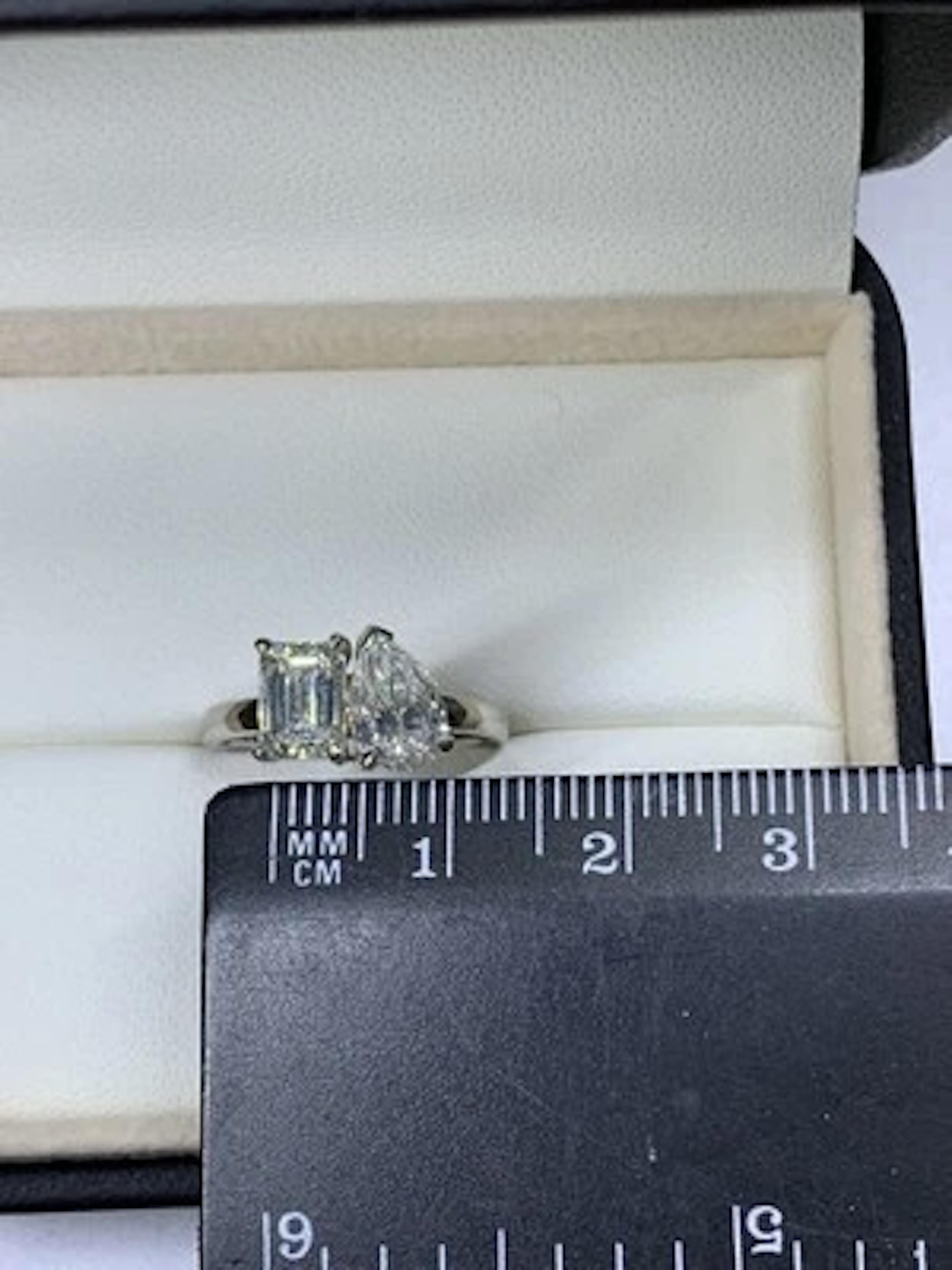 Women's or Men's Pear shaped diamond GIA E SI1 0.91ct, emerald 0.95ct cut diamond GIA H VS1. For Sale