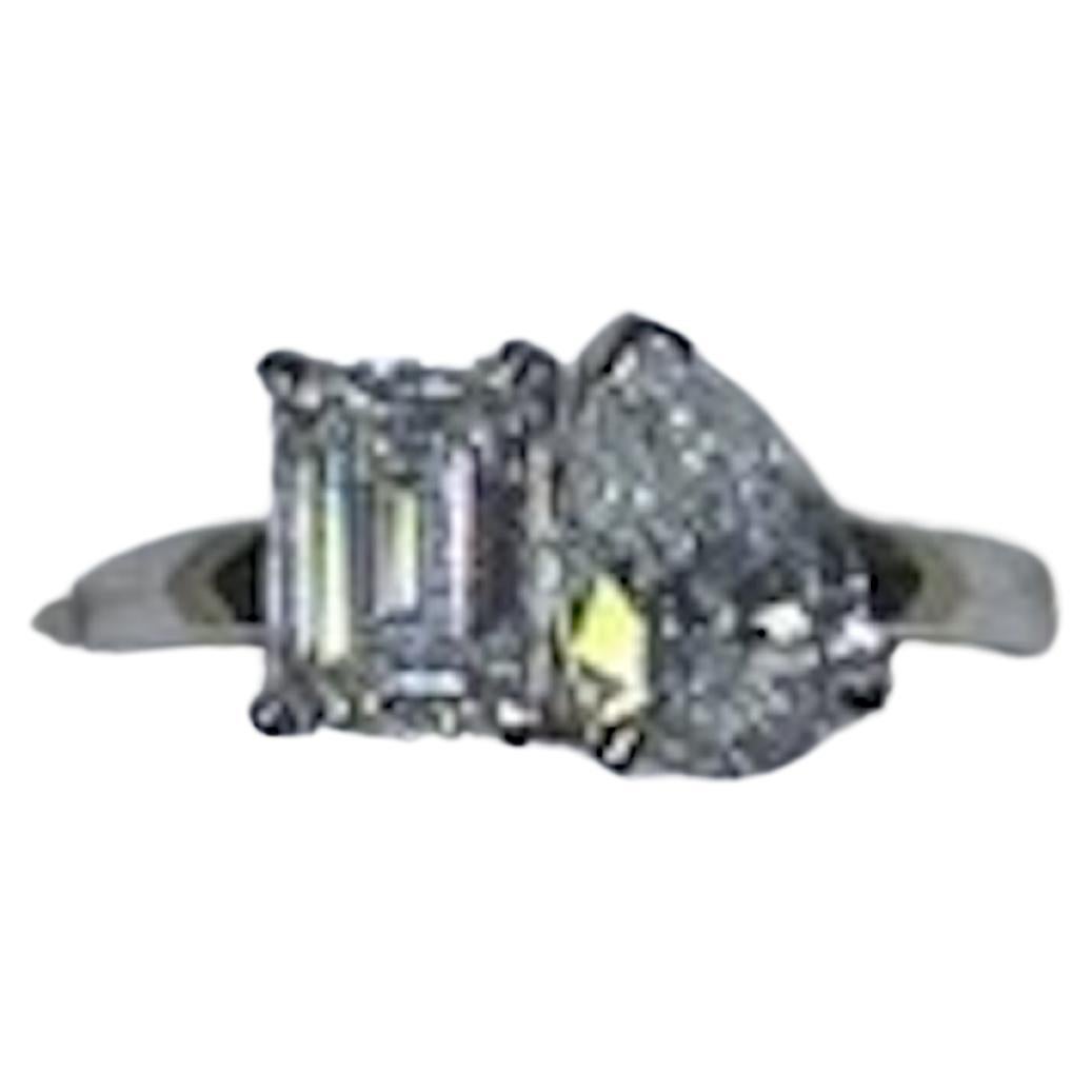 Pear shaped diamond GIA E SI1 0.91ct, emerald 0.95ct cut diamond GIA H VS1.