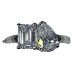 Pear shaped diamond GIA E SI1 0.91ct, emerald 0.95ct cut diamond GIA H VS1.