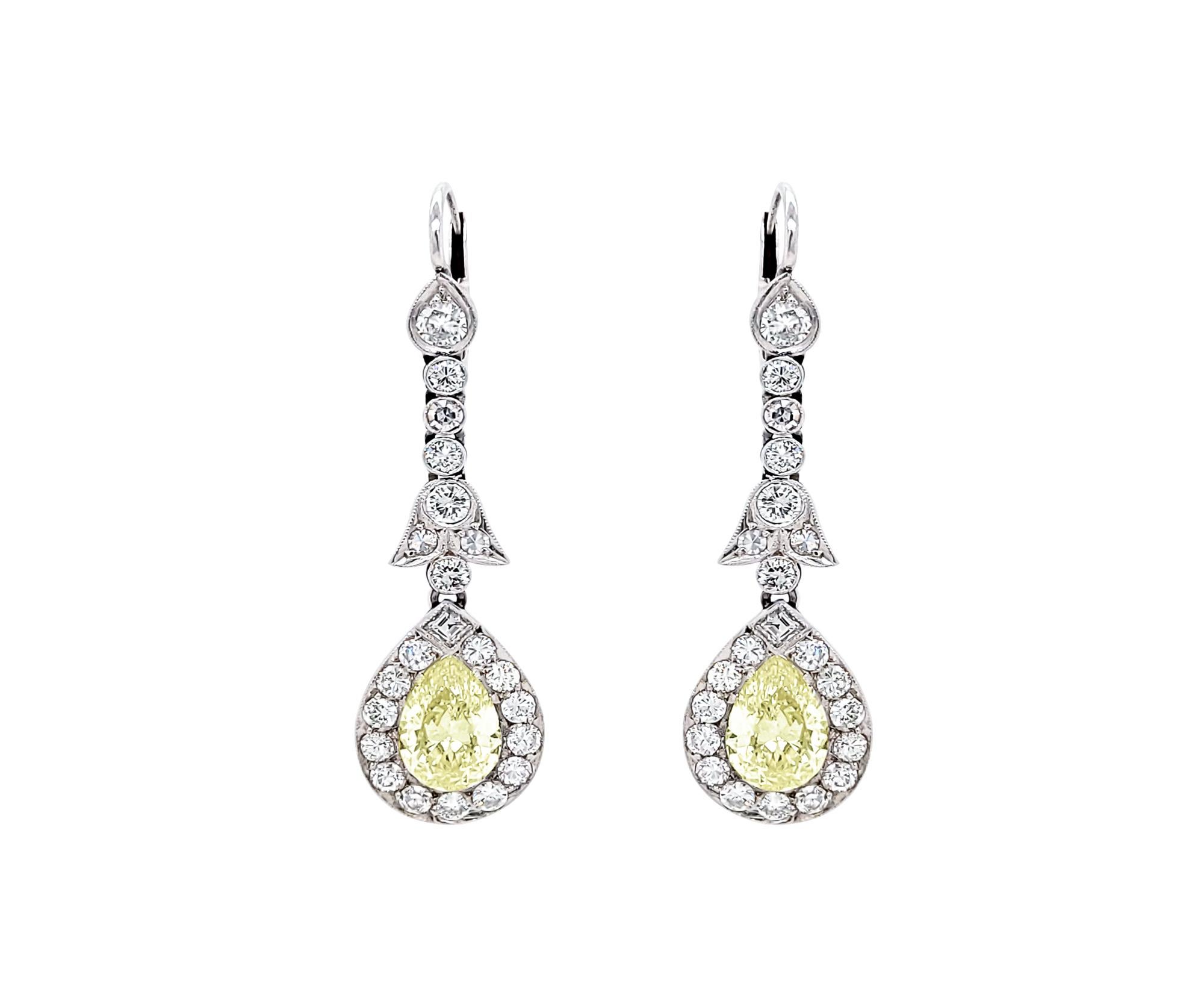 Pear-Shaped Diamond Platinum Drop Earrings In New Condition In New York, NY
