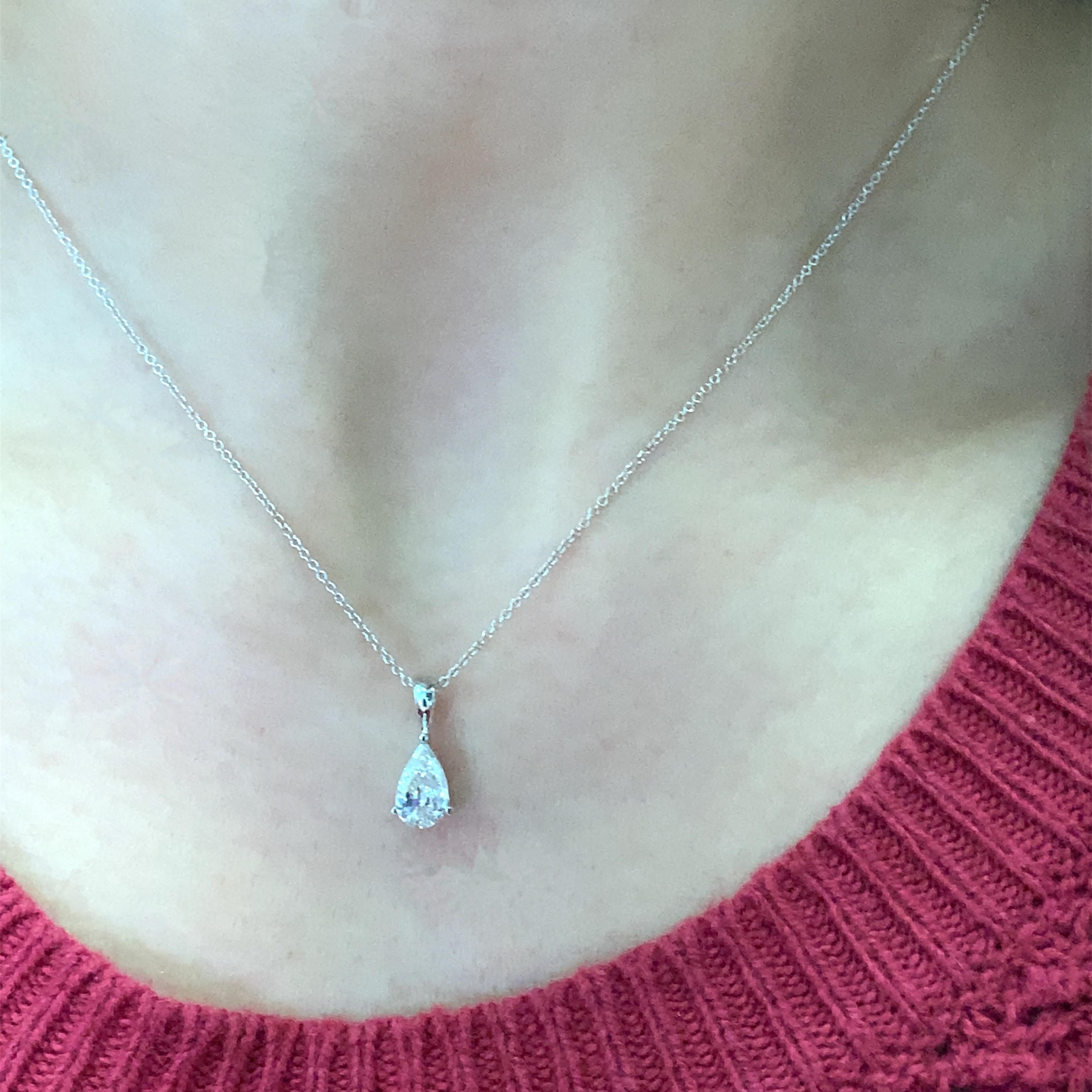 Pear shaped diamond solitaire pendant necklace 18k white gold
Classic pear shaped diamond solitaire pendant necklace in 18k white gold
Diamond total weight 0.68ct G colour VS1 clarity
Chain length 18 inches
Pear cut solitaire diamond drop pendant