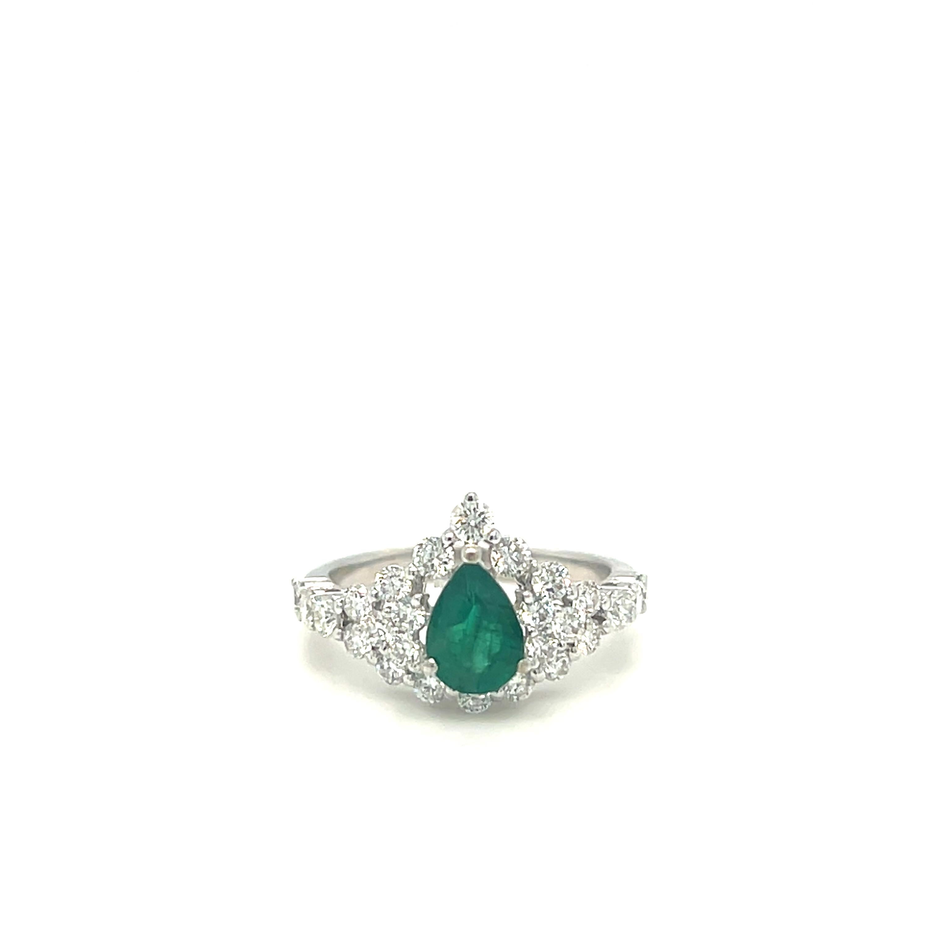 Birnenförmiger Smaragd- und Diamant-Cluster-Ring aus 18 Karat Weißgold im Angebot 6