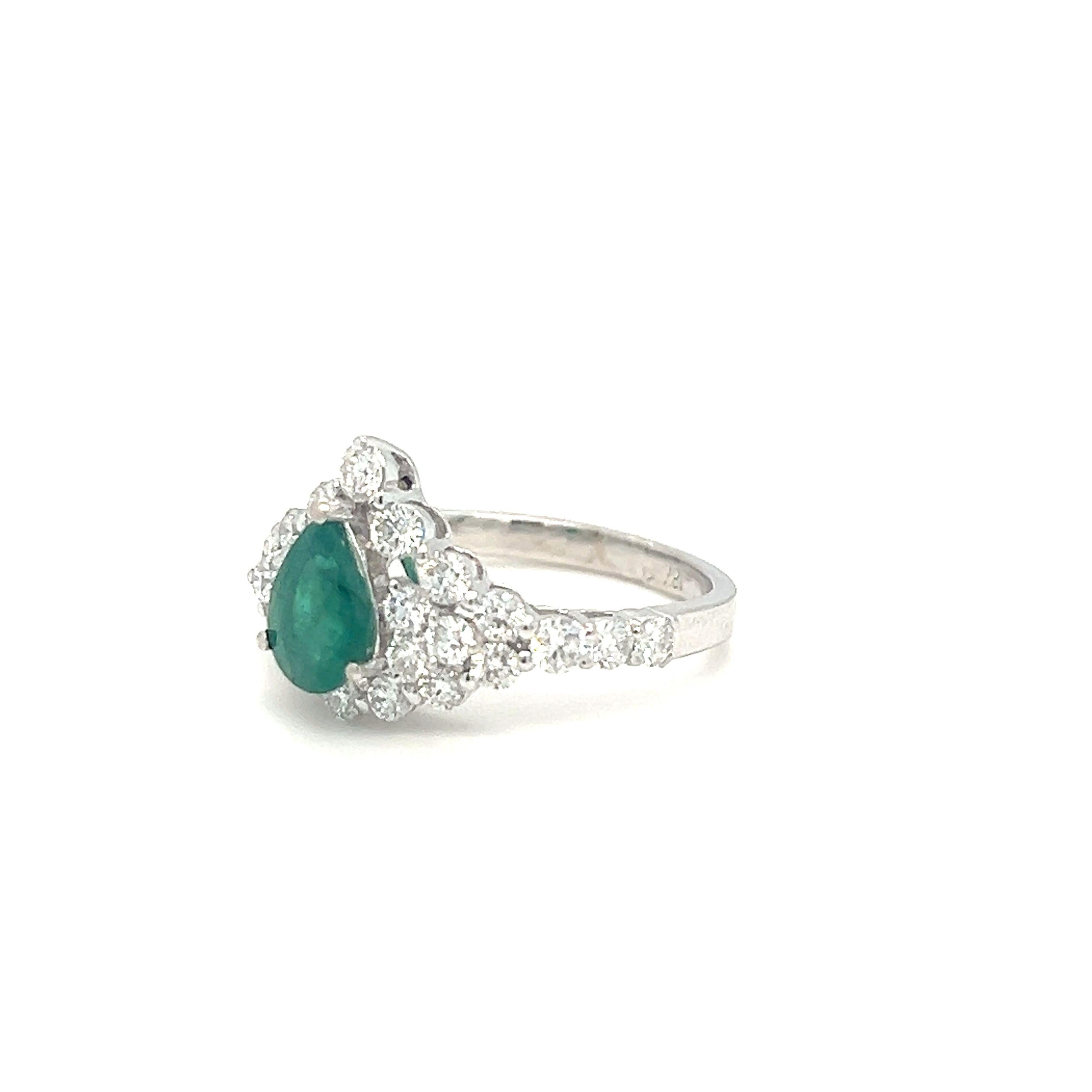 Birnenförmiger Smaragd- und Diamant-Cluster-Ring aus 18 Karat Weißgold im Angebot 1