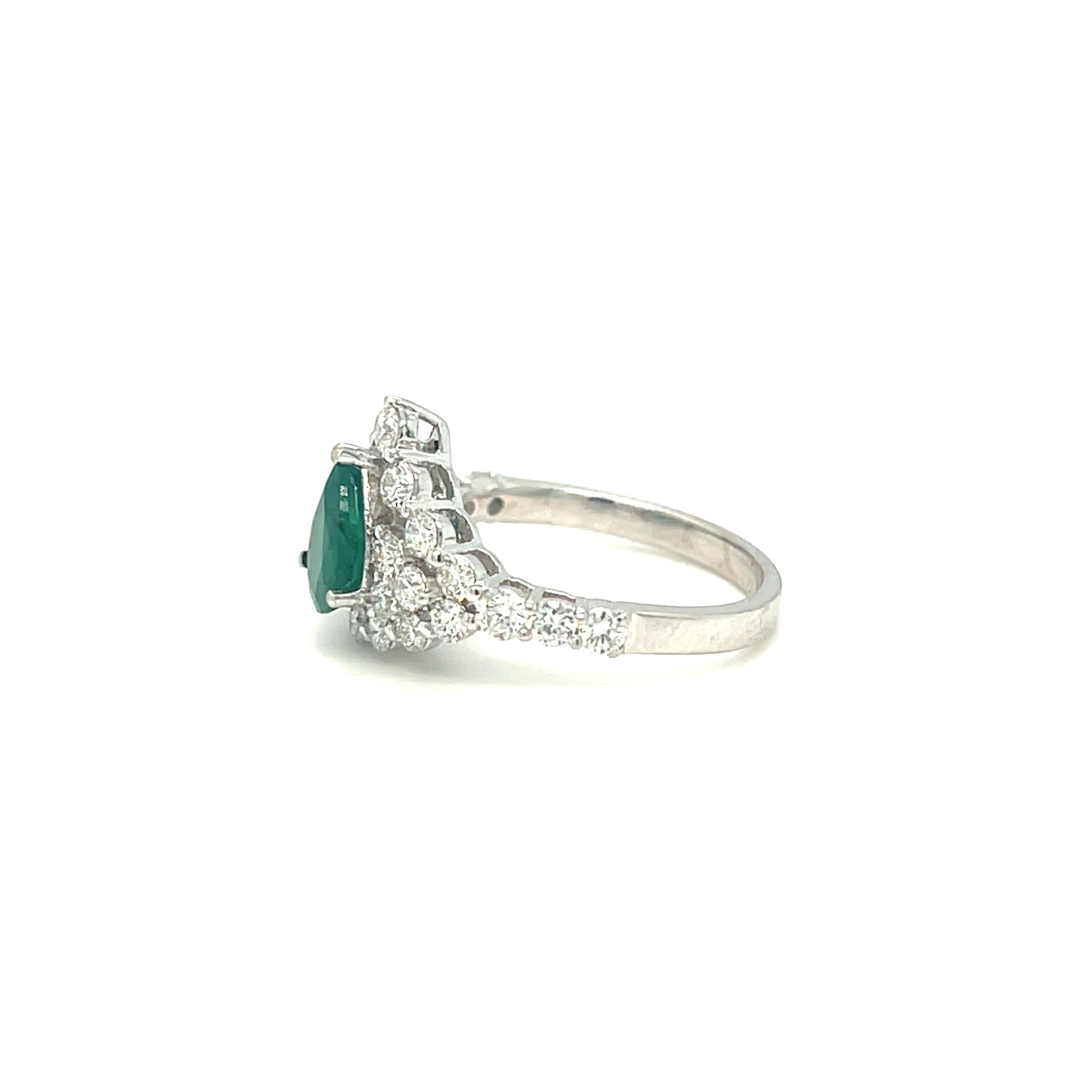 Birnenförmiger Smaragd- und Diamant-Cluster-Ring aus 18 Karat Weißgold im Angebot 4