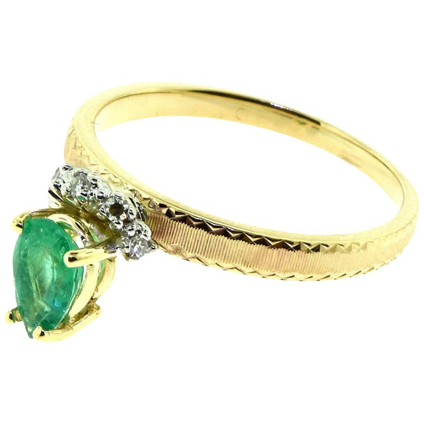 Pear Shaped Emerald and Diamond Delicate Textured Ring For Sale