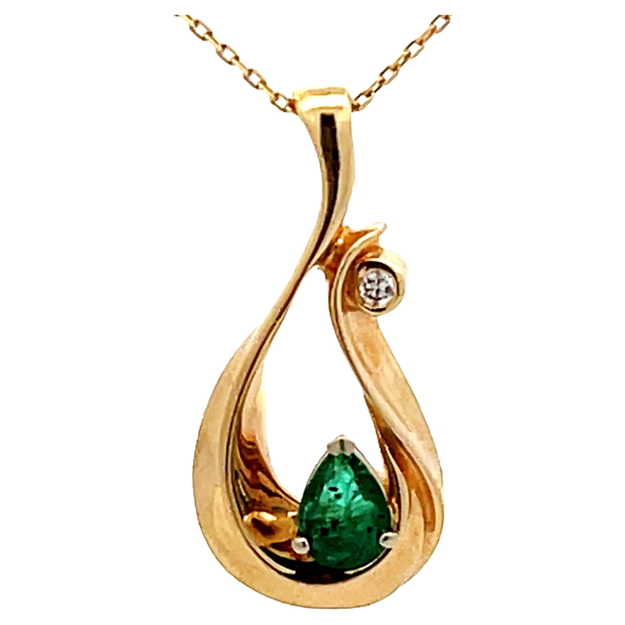 Birnenförmige Smaragd- und Diamant-Halskette aus 14 Karat Gelbgold im Angebot