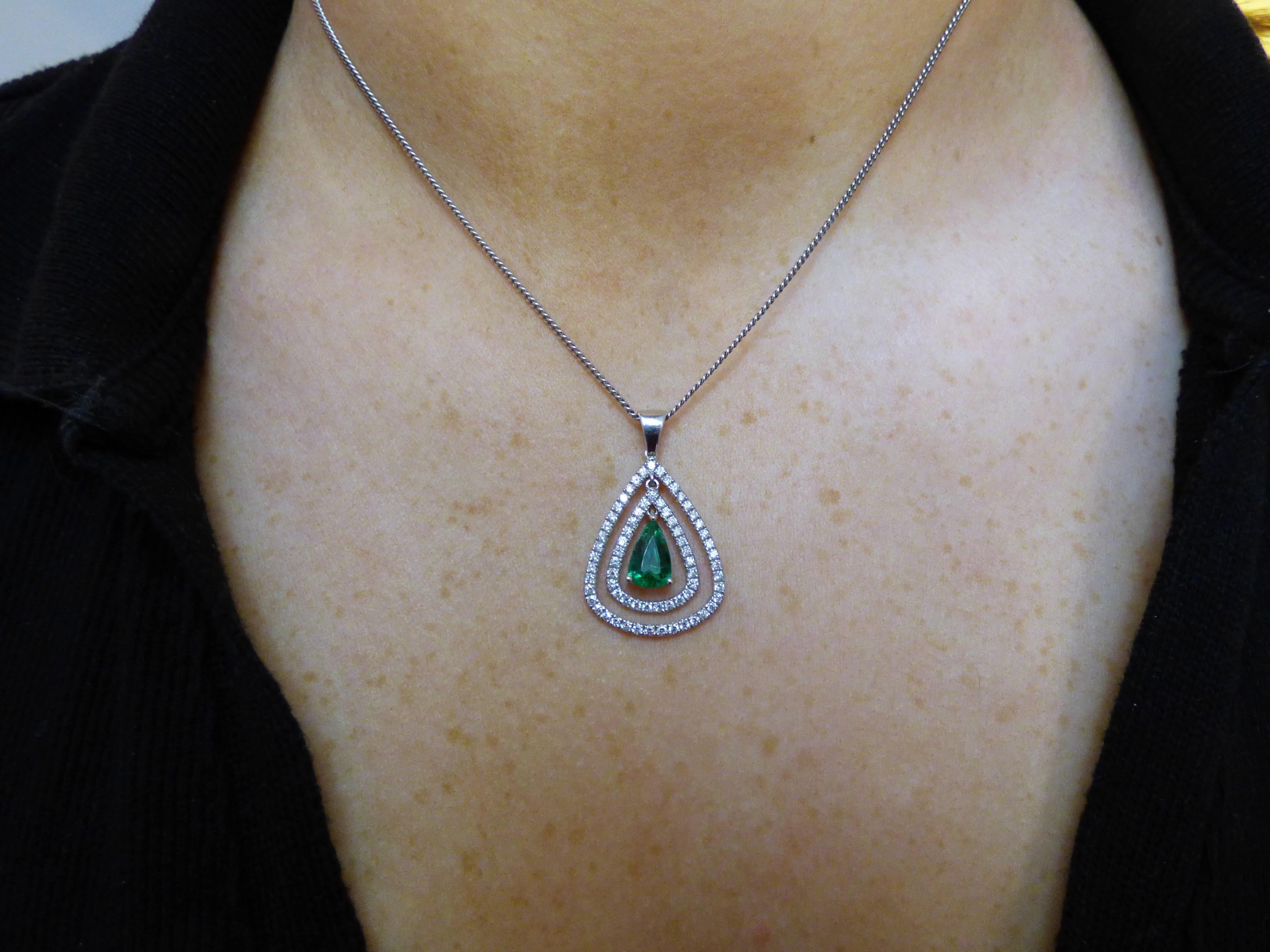 Pear Shaped Emerald and Diamond Pendant In New Condition For Sale In Dublin, IE
