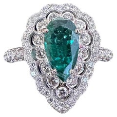Birnenförmiger Smaragd und Diamantring aus 18k Weißgold