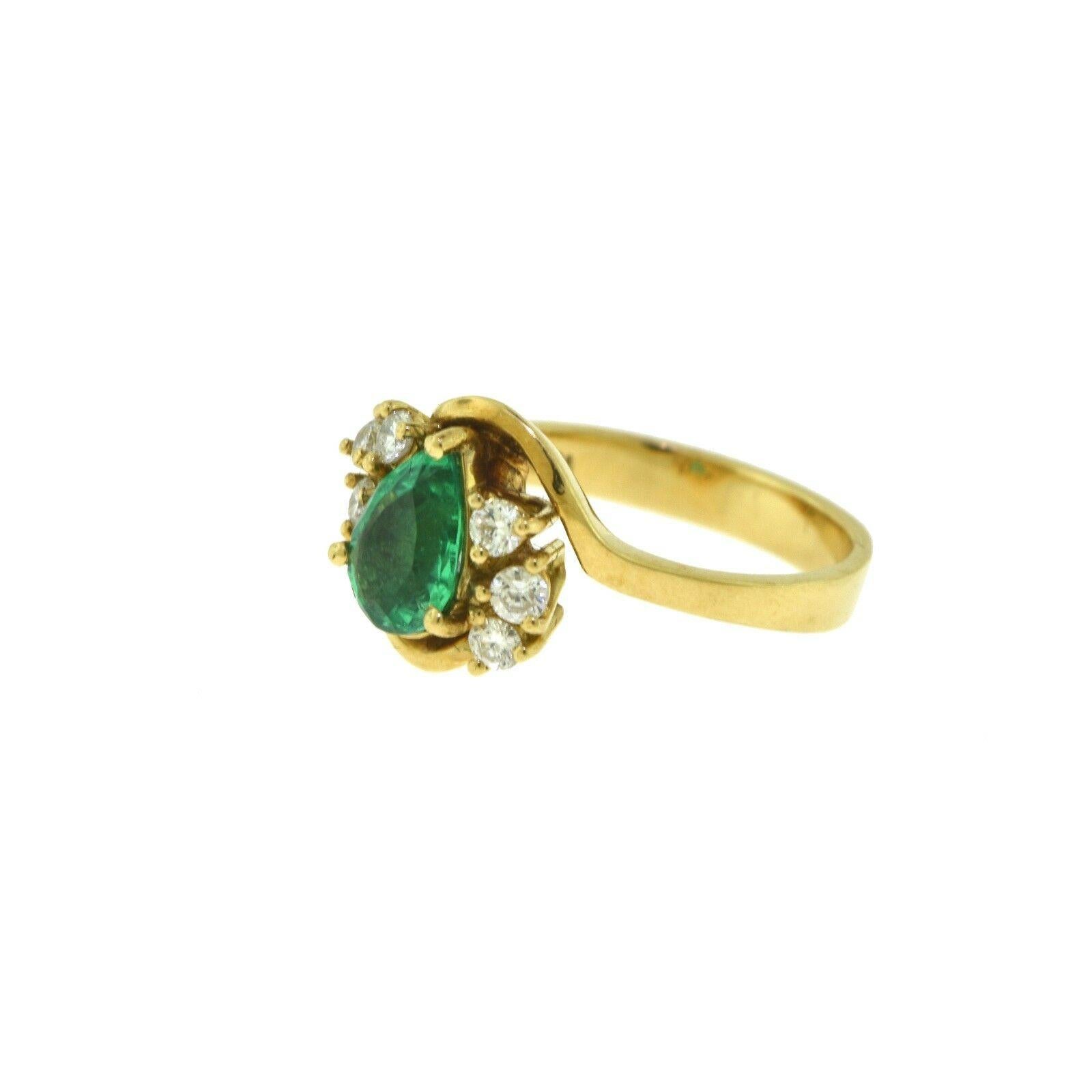 Pear Shaped Emerald and Diamond Yellow Gold Ring In Good Condition In Miami, FL