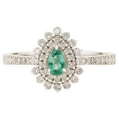 Doppel-Halo-Ring mit birnenförmigem Smaragd und Diamanten aus 18 Karat Weißgold – Edler Schmuck