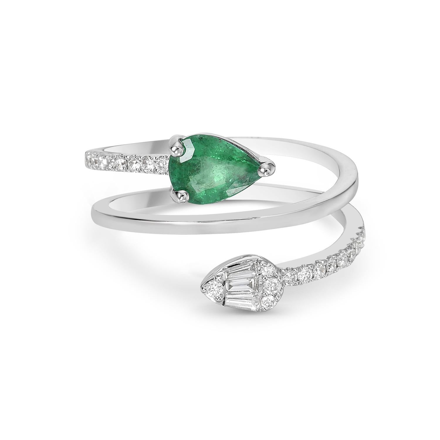 Taglio misto Anello a spirale con smeraldo e diamante a forma di pera con diamanti in pavé in vendita