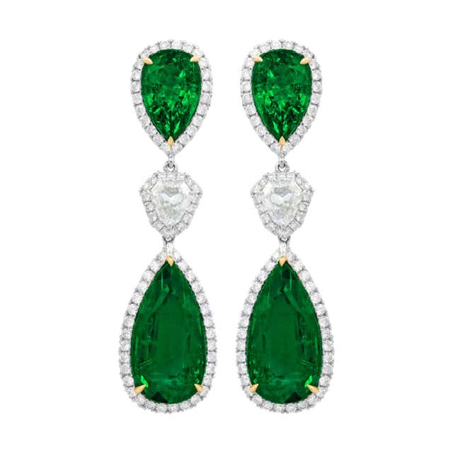 Julius Cohen Pear Shaped Emerald Drop Earrings For Sale at 1stDibs