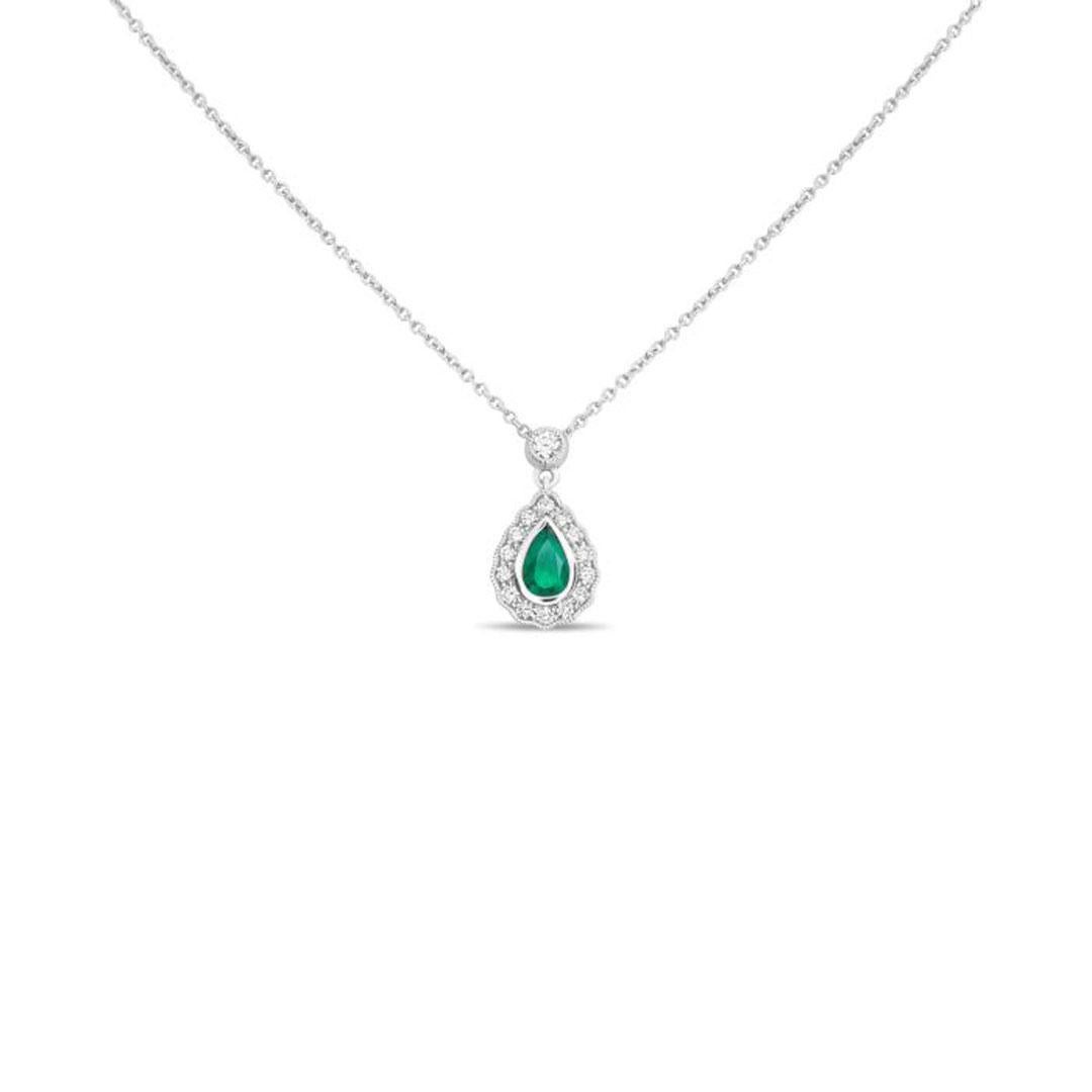 Pear-Shaped Emerald, White Diamond, and 18 Karat White Gold Halo Necklace In New Condition For Sale In New York, NY