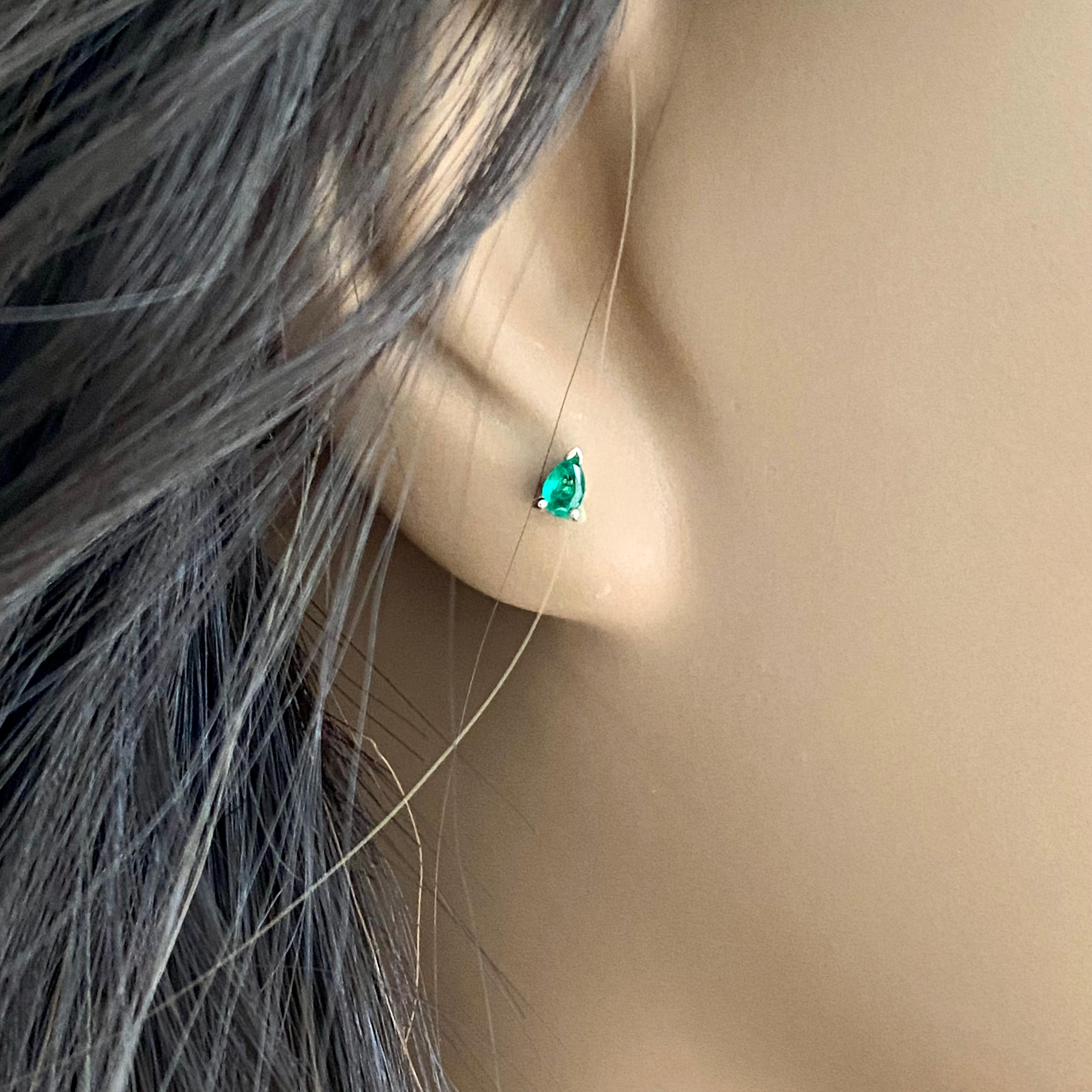 Women's or Men's Tiny Pear Emerald 0.20 Carat 14 Karat Yellow Gold 0.17 Inch Stud Earrings 