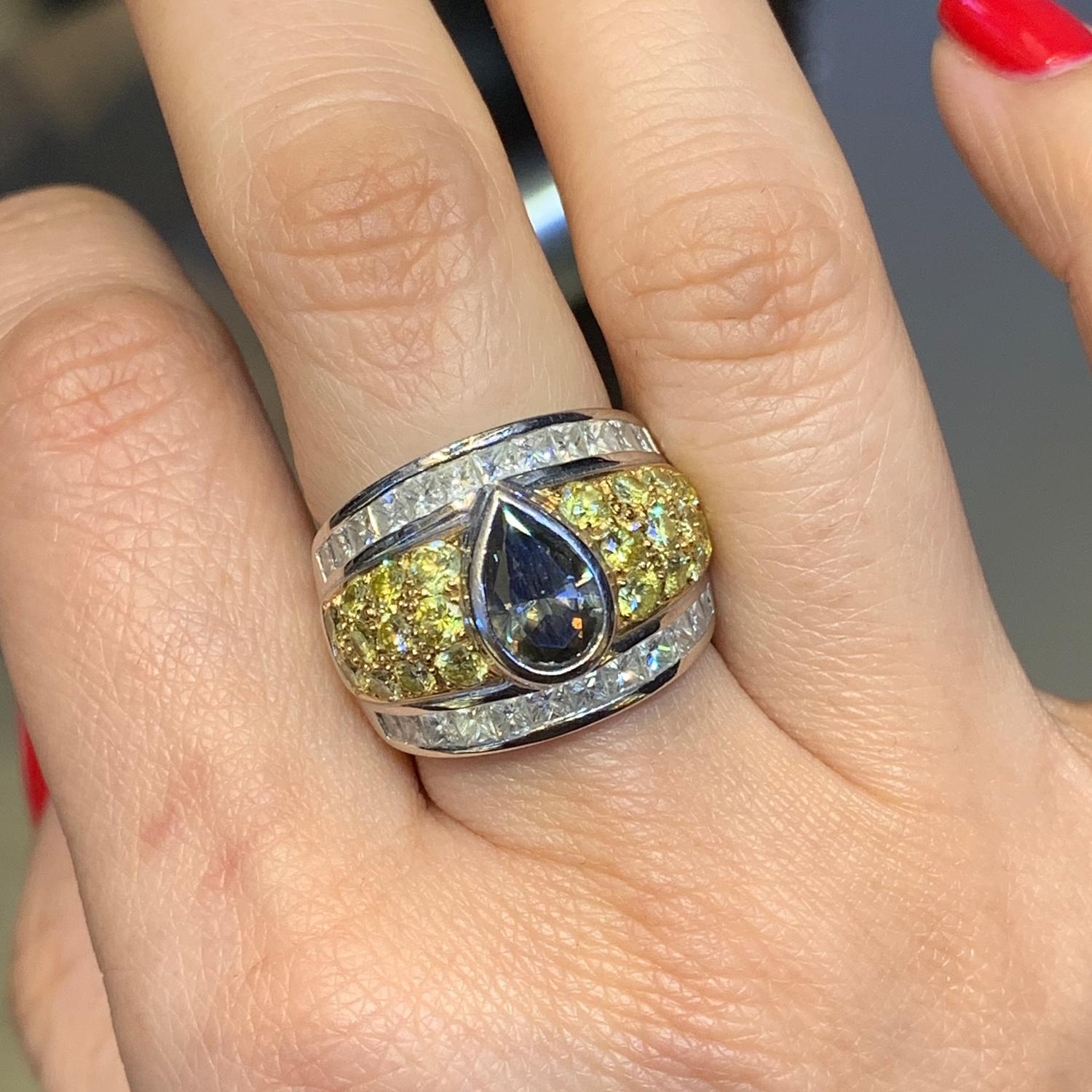 Anillo de cóctel con centro de diamante gris verdoso fantasía en forma de pera Contemporáneo en venta