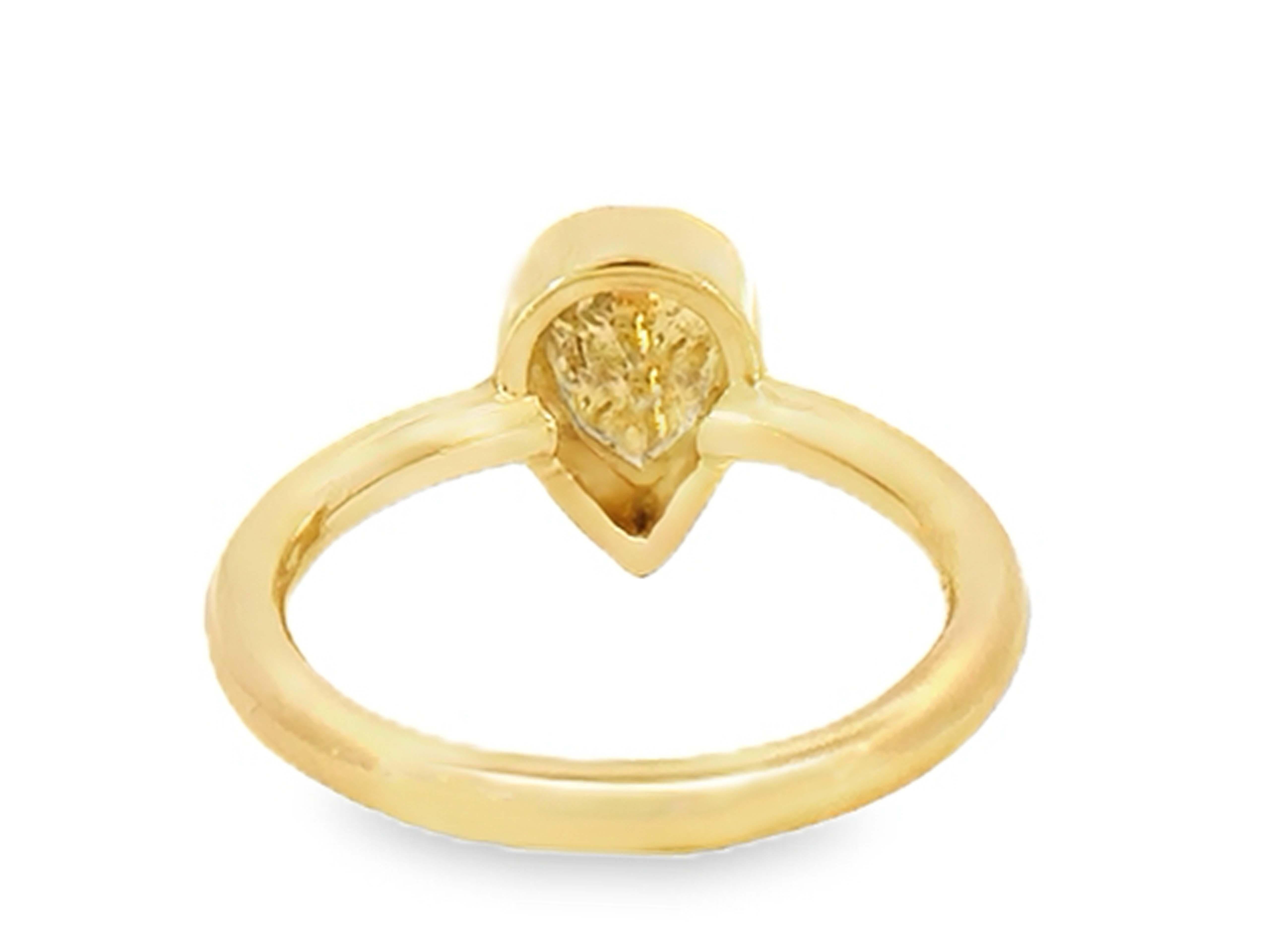 Bague fantaisie en or jaune 14 carats avec diamant jaune en forme de poire en vente 1