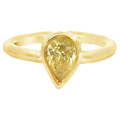 Anillo de bisel con diamante amarillo fantasía en forma de pera Oro amarillo de 14k