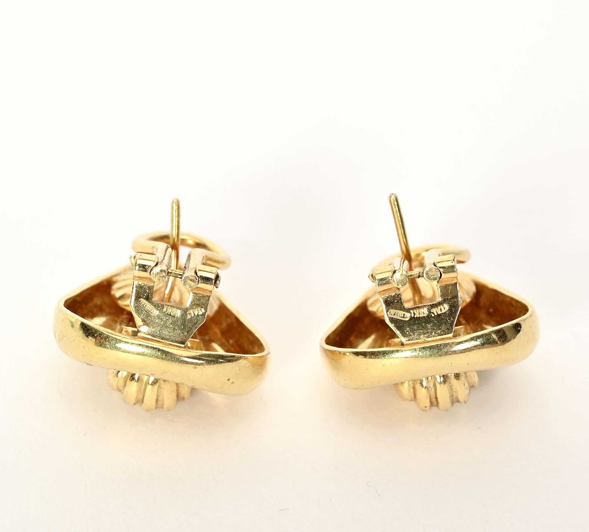 Pear Shaped Gold Earrings In Excellent Condition For Sale In Darnestown, MD