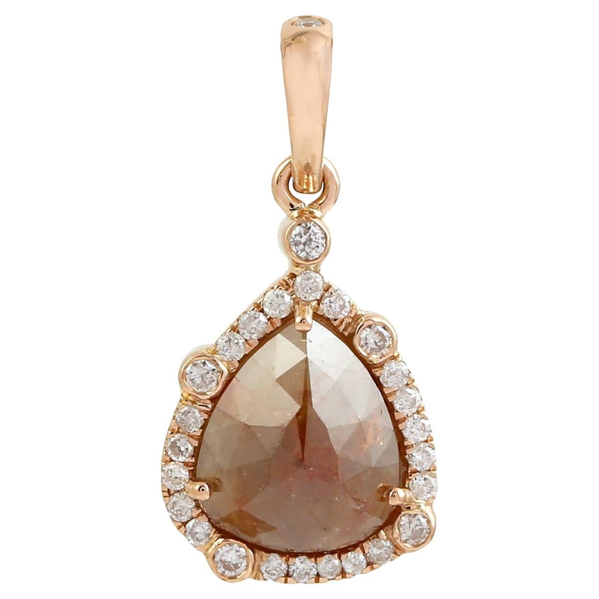 Ciondolo minimalista con diamanti a forma di pera e diamanti in oro bianco 18k