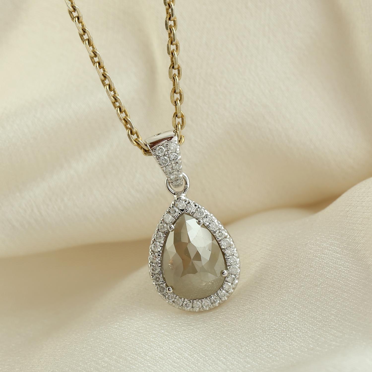 Artigiano Ciondolo minimale con diamante di ghiaccio a forma di pera e diamanti in oro bianco 18 carati in vendita